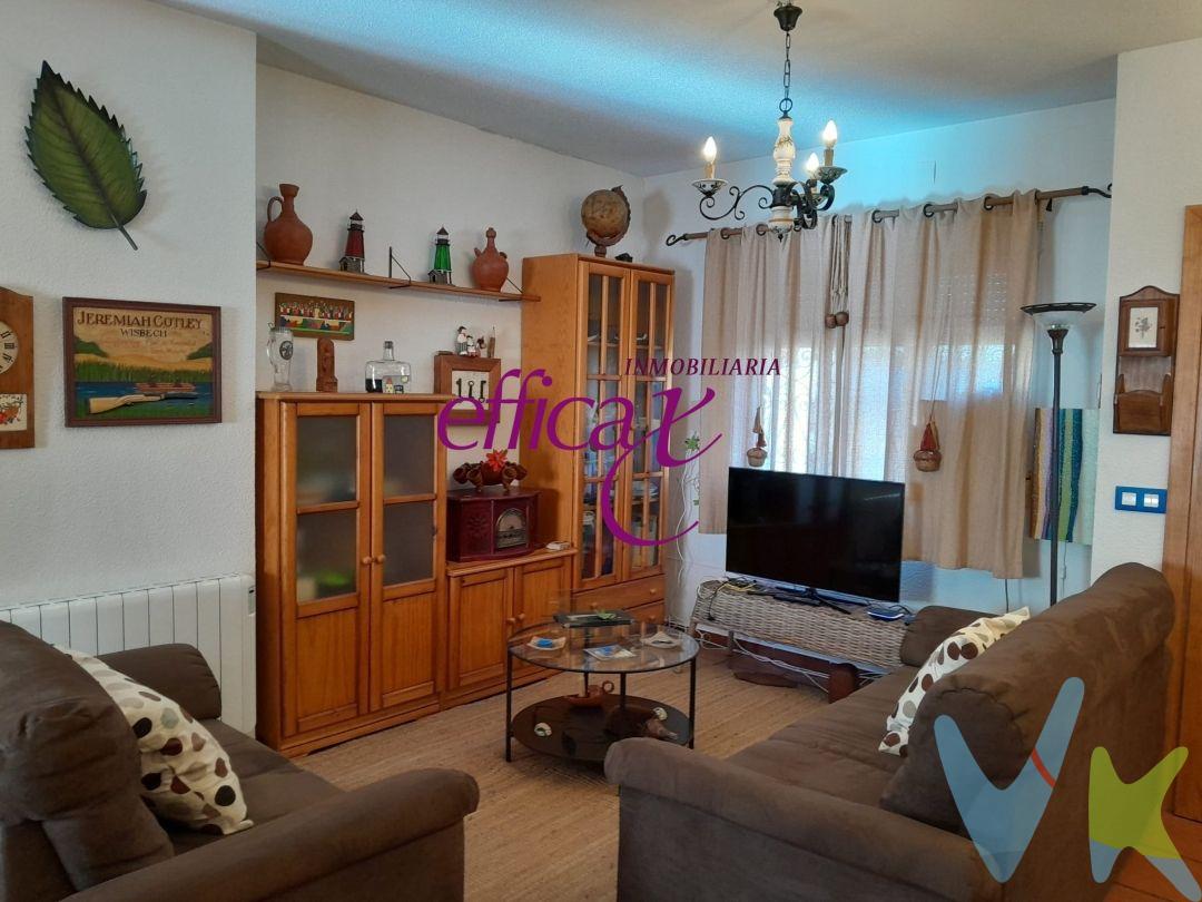 Preciosa casa en venta en Carriches, para entrar a vivir

La vivienda se distribuye en dos plantas. En la planta baja encontramos dos habitaciones, salón comedor, cocina amueblada, despensa y baño completo con plato de ducha. En la planta de arriba encontramos cuatro habitaciones y un baño completo con bañera.
La casa cuenta con dos estufas de pellet para mantener un ambiente cálido y acogedor en el salón, además de radiadores eléctricos y bombas de frío y calor para adaptarse a todo tipo de temperaturas.
En el patio, se puede disfrutar de una cocina de verano completamente equipada, una barbacoa, ideal para reuniones con familia y amigos y además el patio dispone de pozo. 
La compra de este inmueble incluye un servicio de formalización y gestión de la compraventa para el comprador, con el objetivo de garantizar su máxima seguridad, tranquilidad y transparencia. Se le informará de todos los gastos asociados a la compraventa antes de realizar la reserva.
No pierdas la oportunidad de vivir en la casa de tus sueños y ven a verla sin compromiso.
¡Te encantará! ¡No dejes escapar esta oportunidad y consigue la casa de tus sueños en Carriches!

 
 
 