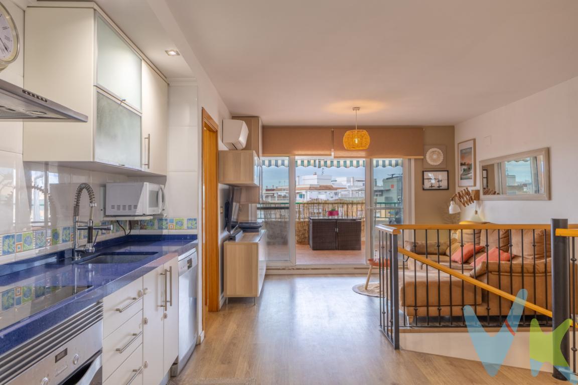 ¡Descubre tu nuevo hogar en Puerto de Sagunto! Presentamos este magnífico ático dúplex invertido , una oportunidad única de adquirir una vivienda que cambiara tu vida en la playa del Puerto de Sagunto. Este encantador ático, ubicado en la tercera planta de un edificio construido en 2005,  y reformado en 2017 cuenta con todas las características que podrías desear para una vida plena y relajada en una ciudad con todo tipo de servicios, hospital, centros comerciales, paseo marítimo y la auténtica gastronomía de Comunidad Valenciana.La amplitud del espacio es evidente desde el momento en que cruzas la puerta. Con el salón comedor de acceso a nuestra terraza privada de 21 metros con panel de sándwich y toldo extensible , junto a nuestro fregadero  hecho medida con puertas independientes  de aluminio para proteger la lavadora marca LG  de 8 kg y la secadora marca BOSCH  de  8 kg, sin olvidar el sistema de ósmosis instalado en el  fregadero . Disponemos de una  mesa de mimbre y cristal con sus 4 sillas incorporadas, para disfrutar en nuestra terraza de las mejores veladas en compañía de familia  y amigos . En la misma planta disponemos de la cocina con bancada exclusiva de color azul  de silestone con todo tipo de electrodomésticos que se quedan incorporados como el frigorífico marca LG , microondas marca  CANDY, lavavajillas marca BALAY, campana extractora de acero inoxidable, junto a nuestra placa de inducción con 3 fuegos  y horno marca BALAY , lo que facilita el día a día y hace que cocinar se convierta en un placer. Además, el mobiliario que se incluye con el piso asegura que puedas instalarte desde el primer momento sin preocupaciones adicionales, todo ello con suelo de parquet y acceso a un aseo con un armario de dos puertas para administrar todo tipo de accesorios tanto de cocina como de limpieza de la vivienda y con ventana independiente a la calle .Termo eléctrico marca FAGOR  de 75 litros .Todas las ventanas y las puertas de la vivienda son oscilobatientes con sus correspondientes mosquiteras y con cristal de climalit,  a su vez en la puerta principal que es de seguridad disponemos de una puerta supletoria para tener protegida la casas pero con ventanas y mosquita también generando una ventilación ideal por la orientación de la vivienda .Bajamos a la planta inferior y la vivienda  ofrece tres acogedoras habitaciones, perfectamente iluminadas , exteriores y con espacio suficiente para organizar tus deseos decorativos. Ideal para familias o para quienes valoran disponer de espacio adicional para huéspedes o un estudio.  La habitación de matrimonio  se amueblo en 2017 y se queda ya que se monto pensando en  los espacios de que dispone , al igual que la habitación infantil se queda las camas de la litera y el mueble que hay instalado con 4 puertas , vestido y forrando. No  podemos dejar pasar  el moderno baño con plato de ducha y mampara , diseñado con elegancia y funcionalidad, con dos espacios totalmente diferenciados  que brinda comodidad en el uso diario.La tercera habitación esta en la actualidad destinada  a un  despacho oficina con su librería blanca , armario supletorio, estantería, y ventilador en el techo , ya que en la planta inferior es mas fresquita , pero también disponemos de aparato de aire acondicionado marca  DAIKIN (a+++)  con bomba de calor, Uno de los principales atractivos de este fabuloso ático es, sin duda, su espléndida terraza con las vistas totalmente despejadas. Imagina disfrutar de tus mañanas con una buena taza de café al aire libre o cenar bajo las estrellas mientras te deleitas con las vistas que ofrece esta fantástica ubicación. La terraza se convertirá en tu rincón favorito para relajarte tras un largo día o para organizar deliciosos encuentros con familiares y amigos. Al lado de la terraza en el salón comedor disponemos de un aparato de aire acondiciono marca DAIKIN   (A+++)  con bomba de calor  para poder disfrutar en el interior de la vivienda , dependiendo de la climatología de cada estación del año. El conjunto residencial también destaca por su excelente accesibilidad gracias al ascensor que te llevará directamente a tu nuevo hogar. Además, cuenta con un garaje, lo que soluciona cualquier preocupación sobre el estacionamiento de tu vehículo en la zona de la playa del Puerto de Sagunto . Podrás disfrutar de la tranquilidad de tener tu coche seguro y siempre disponible.La zona en la que se sitúa esta propiedad ofrece una gran variedad de servicios y comodidades. Con paradas de bus cercanas, al lado de Ciudad Mar te permitirá moverte por la ciudad de manera sencilla y cómoda. A su vez, los alrededores de la vivienda están rodeados de una preciosa zona ajardinada, permitiendo tener un contacto continuo con la naturaleza y brindando un ambiente sereno y agradable.Este piso tiene todo lo que podrías desear en una vivienda: funcionalidad, estilo, comodidad y una ubicación inmejorable. No pierdas la oportunidad de visitarlo y descubrir por ti mismo todo lo que puede ofrecerte. Este inmueble es perfecto para quienes buscan un hogar donde cada día pueda comenzar con inspiración y terminar con satisfacción.Para más información o para concertar una visita, no dudes en contactar con nosotros. Esta es tu oportunidad de dar un paso hacia una nueva etapa de bienestar en un entorno realmente excepcional. ¡Esperamos verte pronto para enseñarte tu futuro hogar!El precio indicado no incluye gastos ni otros conceptos. A tal efecto, se informa que al referido precio habrá que añadirle los gastos propios de la transmisión inmobiliaria, entre los que cabe enumerar los siguientes: honorarios notariales, impuesto al que se encuentre sujeta la transmisión , (Impuesto sobre el Valor Añadido o Impuesto sobre Transmisiones Patrimoniales y Actos Jurídicos Documentados, según el caso), gastos de inscripción en el Registro de la Propiedad.Por mandato expreso del propietario, comercializamos este inmueble en exclusiva, por lo que garantizamos un servicio de calidad, un trato fácil, sencillo y sin interferencias de terceros. Por este motivo, se ruega no molestar al propietario, a los ocupantes de la propiedad, a los vecinos, o conserjes del edificio o urbanización si los hubiera. Muchas gracias por su comprensión. Si usted es agencia inmobiliaria y tiene un cliente para este inmueble, llámenos, estaremos encantados de colaborar en esta y otras operaciones.Este inmueble se vende en cuerpo cierto y las medidas expuestas en el anuncio son aproximadas. 