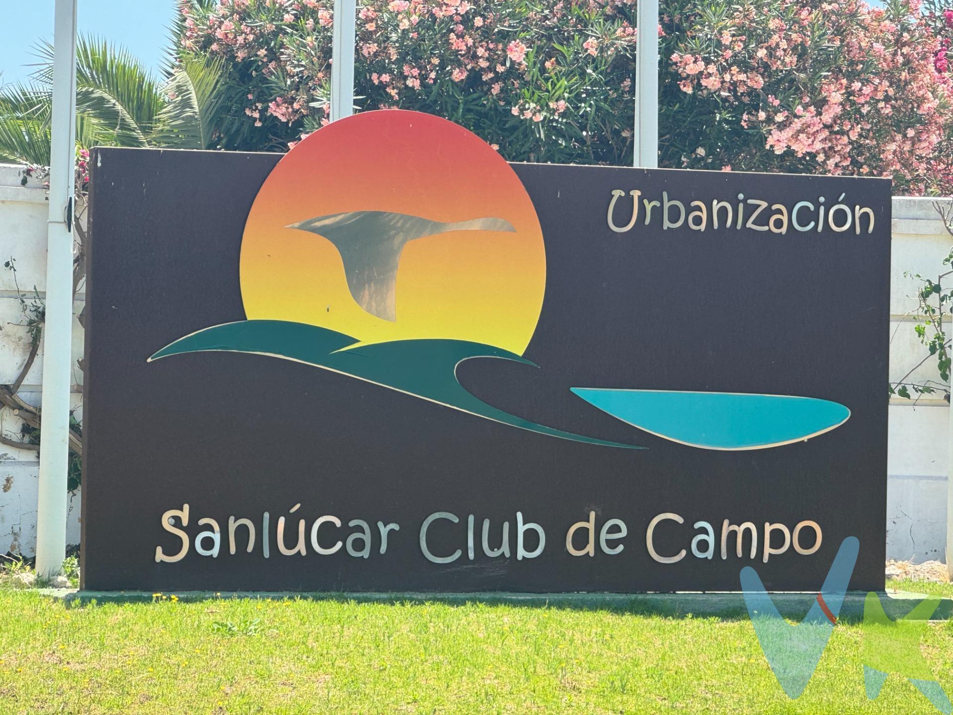 Parcela en Martín Miguel – 800 m² para construir tu proyecto de vida. ¿Buscas un entorno tranquilo, en plena expansión y con todos los servicios cerca? Esta parcela de 800 m² en Martín Miguel es justo lo que necesitas. Ubicada en una urbanización con campo de golf, zonas ajardinadas ideales para pasear o ir en bici, y a un paso de supermercados y servicios esenciales. Perfecta para construir la casa que siempre has imaginado, en una zona con gran proyección de futuro y calidad de vida. No dejes pasar esta oportunidad. Contacta y te contamos más. *Le informamos que los gastos de notaría, impuestos y honorarios de la agencia no están incluidos en el precio.