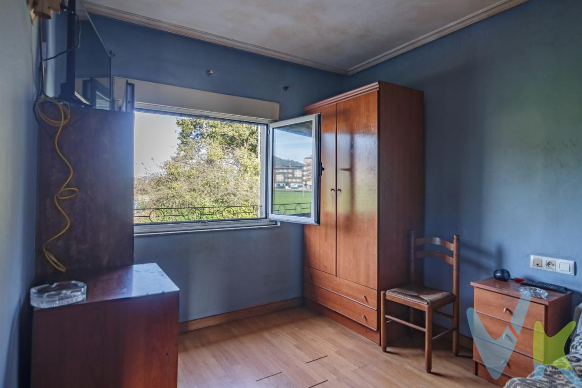 Piso en Primera Planta para actualizar en Posada de Llanera¡Oportunidad para reformar a tu gusto!Se vende vivienda en la primera planta de una casa adosada situada a la entrada de Posada de Llanera, con todos los servicios a mano y buenas comunicaciones.La vivienda cuenta con una superficie de 50 metros útiles bien distribuida y muchas posibilidades. Ideal tanto para vivienda habitual como para inversión.🔹 3 dormitorios 🔹 Salón a modo de distribuidor 🔹 Cocina independiente 🔹 1 baño con ventana💡 Necesita reforma , lo que te permitirá diseñar tu hogar desde cero, según tus gustos y necesidades.Ubicada en una zona y bien comunicada, con fácil acceso a Oviedo y Gijón.📞 ¡No dejes pasar esta oportunidad! Contacta para más información o para concertar una visita.¿Quieres que también lo adapte para redes sociales o WhatsApp? 