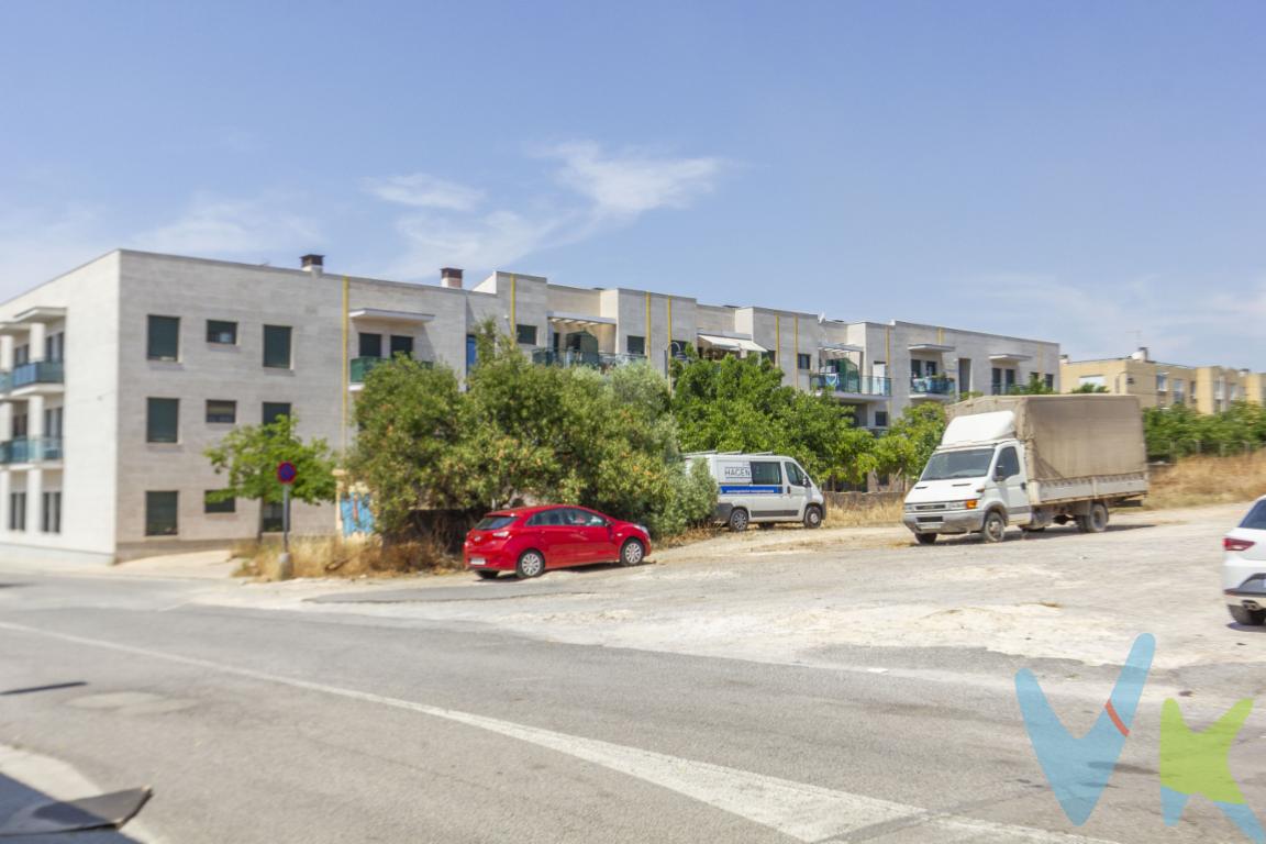 Excelente oportunidad de inversión y desarrollo en Massamagrell, una de las poblaciones con mayor proyección y en pleno crecimiento dentro de la comarca de l\'Horta Nord. Se vende suelo urbano de 480 m2situado en la codiciada Calle Astronautas, un área residencial muy tranquila y perfecta para quienes buscan alta calidad de vida sin renunciar a la rápida conexión Este terreno representa la oportunidad ideal  para  materializar una futura construcción totalmente personalizada. Al no contar con edificaciones previas, la optimización del espacio y el diseño arquitectónico se pueden planificar desde el primer momento con total libertad, dando forma exacta a la vivienda que siempre has tenido en mente.Invierte en metros cuadrados listos para transformar e impulsar tus sueños. Solicita una visita o dossier técnico sin compromiso.Se muestra a título informativo y no contractual. El precio no incluye lo siguiente: Honorarios de la agencia inmobiliaria, impuestos (IVA, ITP) y otros gastos de la Compraventa (notaria, gestoría y registro)