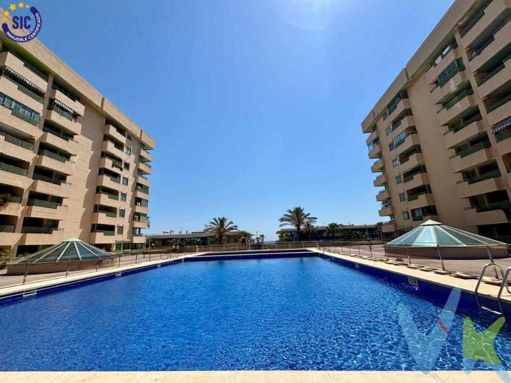 ¡Vive frente al mar en la Patacona!. Te presentamos, en EXCLUSIVA, la oportunidad de disfrutar de un estilo de vida mediterráneo en esta vivienda de 2 habitaciones, baño, cocina independiente con salida a terraza interior, muy práctica para dejar tus enseres de playa o las bicis y salón con salida a un bonita y amplia terraza desde donde podrás relajarte con un café viendo el mar. Luminosa y acogedora, la vivienda se encuentra dentro de un complejo residencial privado con un elegante vestíbulo con modernos ascensores panorámicos que te da la bienvenida a este entorno único donde cada detalle ha sido pensado para tu bienestar. . Gran piscina comunitaria, club social, conserjería y seguridad 24 horas, a 150 metros del paseo marítimo. Además, cuenta con supermercado, varias cafeterías, clínica veterinaria, peluquería e, incluso, tienes una oficina del Ayuntamiento de Alboraya y Centro Médico de Atención Primaria, todo a mano!!!. En una de las áreas más codiciadas de Valencia, este apartamento se encuentra rodeado de servicios de alta calidad y un entorno socioeconómico privilegiado, lo que lo convierte en una opción inmejorable para quienes buscan lo mejor de la vida costera. No te resistas a la tentación, ahora tienes una oportunidad para vivir junto al mar y disfrutar de largos paseos por la infinita playa de la Patacona. DISPONEMOS DE TOUR 360º, ¡¡¡SOLICITANOSLO!!!!  Si no vives en Valencia, podemos hacer una video visita contigo. La oferta está sujeta a cambios de precio o retirada del mercado sin previo aviso. Este anuncio en su conjunto, incluyendo textos, fotos, imágenes o cualquier otro contenido del mismo, no es vinculante dado que la información es ofrecida por terceros y puede contener errores. Se muestra a título informativo y no contractual. Número de Registro de Agentes de Intermediación Inmobiliaria de la Comunidad Valenciana: RAICV-3991. El precio no incluye lo siguiente: honorarios de la agencia inmobiliaria, impuestos (IVA, ITP) y otros gastos de la Compraventa (notaria, gestoría y registro). Por mandato expreso del propietario, comercializamos este inmueble en exclusiva, lo que le garantiza el acceso a toda la información, a un servicio de calidad, un trato fácil, sencillo y sin interferencias de terceros. Por este motivo, se ruega no molestar al propietario, a los ocupantes de la propiedad o a los vecinos. Muchas gracias por tu comprensión. Si eres agente inmobiliario y tienes un cliente para este inmueble, llámanos: estaremos encantados de colaborar. 