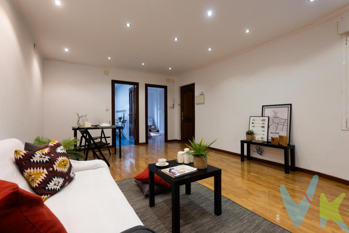 Preciosa vivienda ubicada en pleno corazón del centro de Gijon, en la calle Cabrales. Se trata de una propiedad totalmente reformada, de 3 dormitorios, 2 baños, salón y cocina. Con dos piezas a la calle Cabrales, cocina y una amplia habitación, y el resto a patio de manzana y patio de luces. Si no quieres coger el coche para nada, esta es tu vivienda. Con el centro de salud a menos de 2 minutos, a 5 minutos de la playa de San Lorenzo, y a un paso del paseo de Begoña. Sin ninguna duda, la mejor zona de Gijon. Con orientación Este-oeste, y gracias a la altura que tiene el piso, podrás disfrutar de todas las horas del sol que tenemos en el día. El hecho de tener la fachada totalmente rehabilitada, con sate en la zona de patios, cubierta nueva, bajantes renovadas, y con las zonas comunes actualizadas, hacen de esta vivienda la opción ideal para hacer tu residencia habitual o incluso tu segunda residencia, No lo dudes más, llámanos y ven a visitarla, no dejes que nadie se te adelante.En el precio final no están incluido el Impuesto de Transmisiones Patrimoniales ni los gastos de Notaría y Registro.