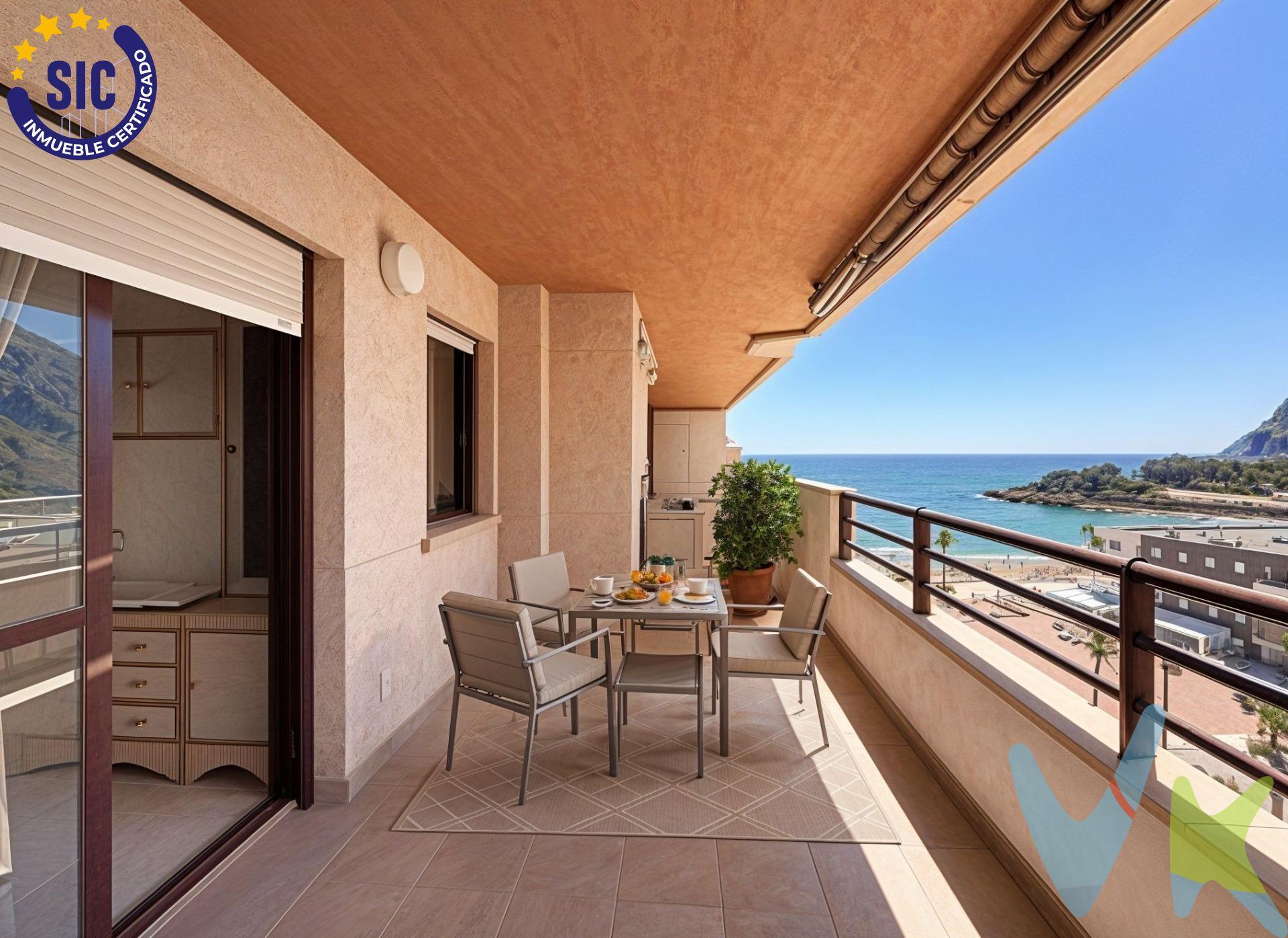 ¿Te imaginas despertar cada mañana con el azul infinito del mar inundando tu mirada?. Este acogedor apartamento de 1 dormitorio, situado en una cotizada 8va planta en pleno paseo marítimo del emblemático Edificio Zafiro, es la oportunidad perfecta para quienes buscan una inversión sumamente líquida o una segunda residencia donde desconectar del mundo. Una terraza y un solárium abiertos a las sensaciones. El verdadero corazón de esta propiedad reside en su maravillosa terraza privada en primera línea de playa y en sus exclusivas zonas comunes, espacios diseñados minuciosamente para cautivar todos tus sentidos:. Hacia el interior, la vivienda fluye con total armonía y practicidad:. Zona de día: Un salón-comedor inundado de luz natural que se fusiona de manera fluida con una cocina abierta, optimizando cada metro cuadrado para crear un ambiente diatano, cómodo e ideal para compartir momentos. Zona de descanso: El dormitorio principal invita al descanso y a la calma profunda, equipado con una amplia cama de 150 cm, armario empotrado y una práctica cómoda de almacenaje. Funcionalidad total: Dispone de un baño completo equipado con plato de ducha y lavadora de carga superior. Todo ello ubicado en un complejo dotado de ascensor, lo que te garantiza la máxima comodidad en tus idas y venidas a la playa. Siente el Mediterráneo. Escucha el rumor del mar. Contempla la belleza del Peñón. Tu próximo oasis en la Costa Blanca está listo para recibirte. Contacta con nosotros hoy mismo, agenda tu visita y ven a sumergirte en tu nuevo estilo de vida. VENTA:. PVP 299.900€. Gastos e impuestos no incluidos en el precio. La compra conlleva impuestos y gastos de formalización para el comprador. A título orientativo se informa que en segundas transmisiones el ITP con carácter general en Valencia es del 9%, pudiendo existir otros tipos impositivos atendiendo a las circunstancias personales del comprador u otras circunstancias previstas legalmente. Base imponible del impuesto el mayor valor entre el precio de compraventa, la tasación o el valor de referencia catastral. En cuanto a los gastos de notaría y registro, en su caso, suelen oscilar aprox. entre 1,5% y 2,5% (aranceles variables según precio, n.º de copias y complejidad). El comprador elige notario. Si el comprador precisase de hipoteca: tasación, condiciones y costes bancarios serán según entidad elegida por el comprador, así como los gastos de gestoría, y cualesquiera otros gastos inherentes a la formalización de la compraventa que legalmente correspondan a la parte compradora, salvo pacto expreso en contrario con el vendedor. El consumidor tiene, conforme a la normativa vigente, a su disposición información y documentación adicional relativa al inmueble y condiciones de la compraventa, que podrá ser consultada en C/Joaquín Costa 4, bajo 46005 Valencia o urbe2@remax.es. Honorarios de mediación inmobiliaria a cargo del COMPRADOR: (3% del precio final de venta más IVA (21%), salvo otro pacto.); y de VENDEDOR (según acuerdo con el mismo). Se informa al consumidor que la agencia actúa como intermediaria inmobiliaria en la operación, estando cualquier eventual compraventa y sus condiciones sujeta a la aceptación expresa del propietario-vendedor y a la posterior formalización del correspondiente contrato.