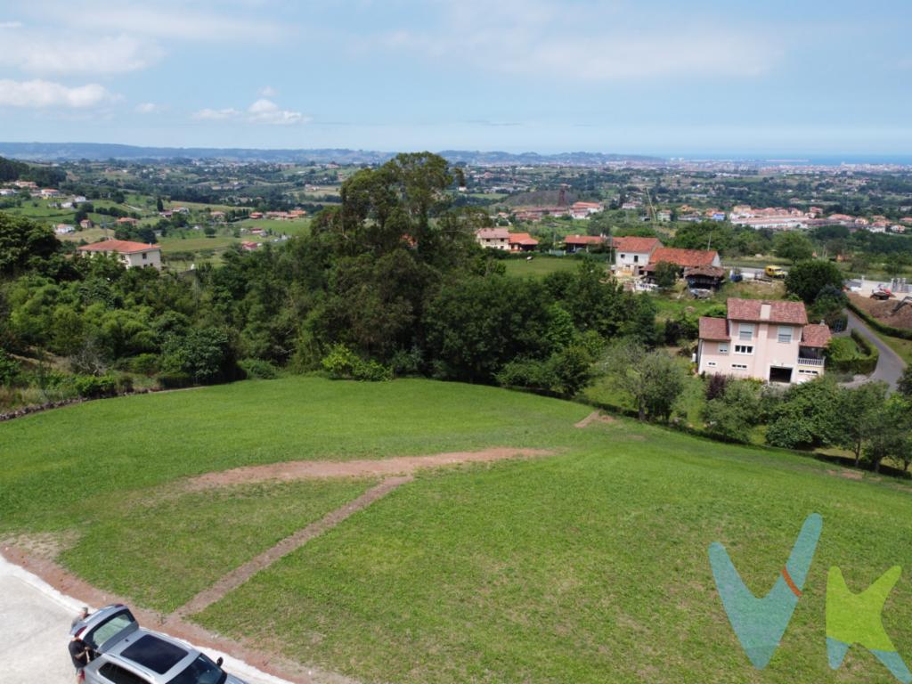 Vistas espectaculares a Todo el Concejo de Gijón, vistas al Mar, acceso por carretera asfaltada, finca de 2630 m2 con una edificabilidad de 300 m2, con agua, y luz muy próxima, autobús a unos 500 m, muy bien comunicada con Gijón, y la autovía Minera, infórmese !! 