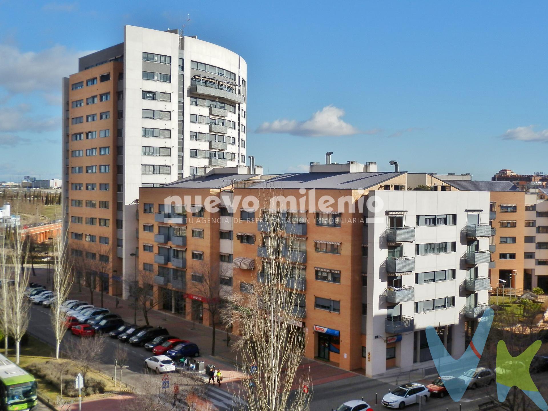 Se vende plaza de garaje en urbanización de calle Oslo, junto al Hospital y cerca de la estación de Renfe Las Retamas.

Situada en la planta -1; con buen acceso y ascensor cercano. Servicio de conserjería y cámaras de vigilancia.

 

Las condiciones de la venta establecen que el comprador deberá abonar un importe adicional fijo de 500 € más 21% de IVA, sobre el precio publicitado.