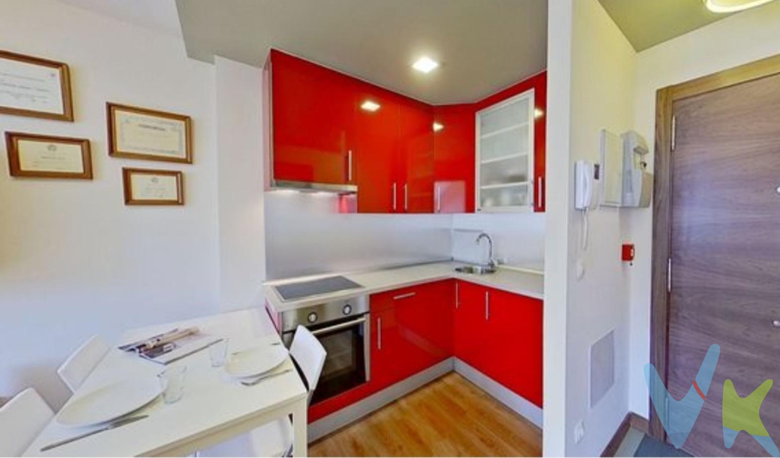 Apartamento situado a escasos metros de las estaciones de esquí de Fuentes de Invierno y San Isidro. Dispone de dormitorio, cocina-salón y baño. Calefacción eléctrica. 

Cuenta, además, con trastero y amplia plaza de garaje en el mismo edificio.