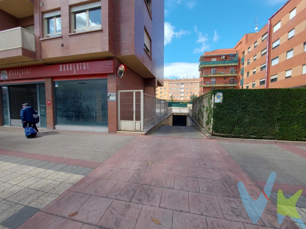 Plaza de garaje en la zona de Avenida de burgos. Fácil entrada , primera planta de sótano. Amplia calle de maniobra.