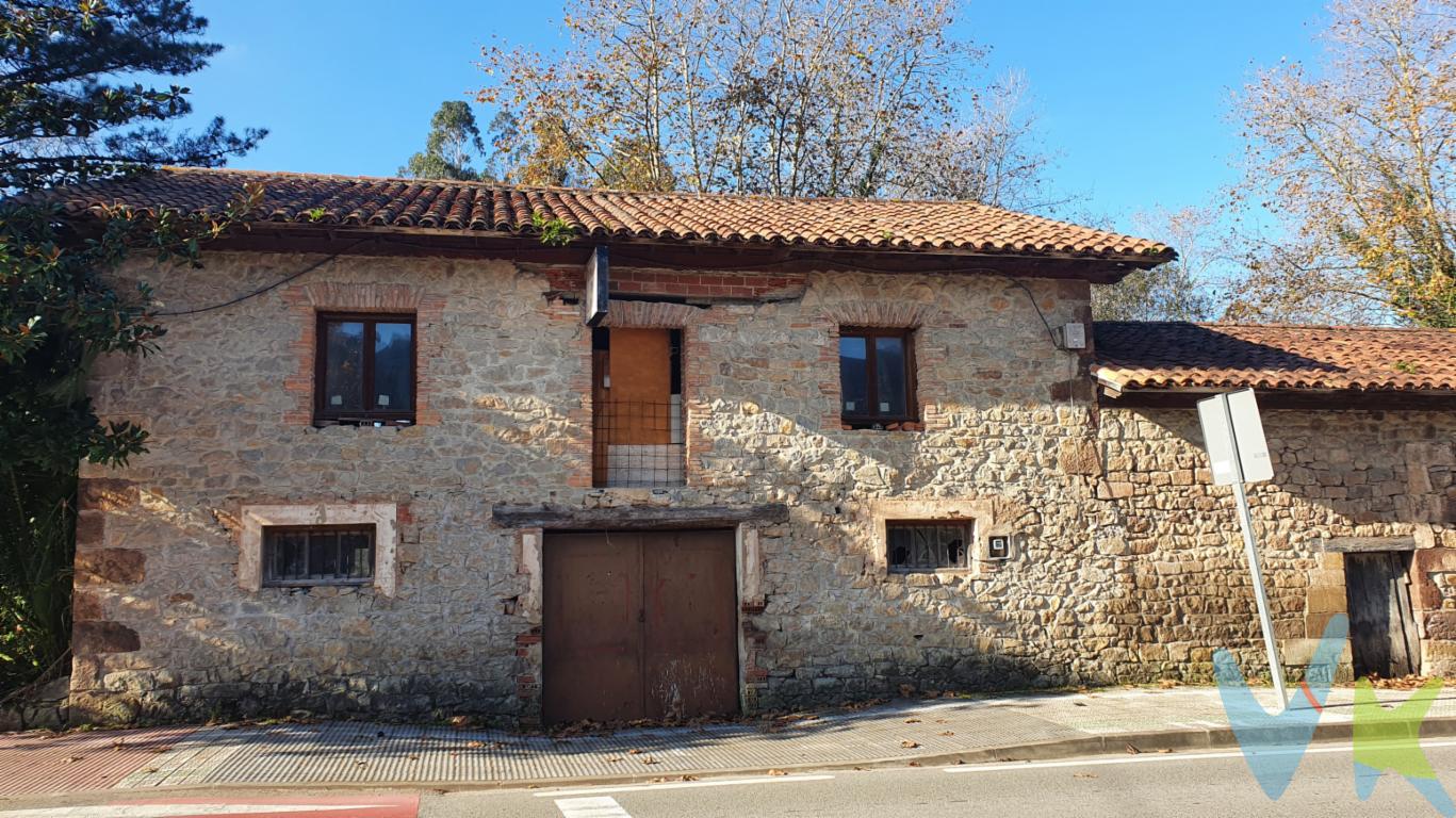 ¡ESTO NO ES UNA CASA!, esto es un SUEÑO... alguien soñó y comenzó a reconstruir pero no pudo verlo terminado. Ahora buscamos a otro soñador que quiera darle forma a este edificio histórico, robusto y mágico. Con más de 800 m² de construcción. Con la cubierta reparada  y los forjados interiores terminados. Con todos sus muros de mampostería manteniendo el aspecto típico de los molinos de río cántabros. Este molino tiene sus orígenes en el siglo XVII (aunque hay registros desde el s. IX) y se mantuvo en activo, como molino harinero, hasta mediados del s. XX... allí encontrarás algunas de las piedras de molienda que se usaron la última vez. Con los canales de entrada y salida desde y hacia el río. Con su azud de derivación, sus compuertas, sus muros de piedra en forma de embudo para la conducción de las aguas pasiegas. Una maravilla arquitectónica lista para rematarse en un concepto hotelero moderno, amplio e históricamente romántico. Con más de 2.700 m² de finca urbana para el desarrollo de más edificaciones o cuántos elementos sueñes.Hay que invertir, por supuesto. Pero eso es lo que tienen los sueños, que cuando los buscas requieren un esfuerzo pero cuando los alcanzas dejan de ser sueños y se convierten en MAGIA... la magia del Molino de la Trampa. 