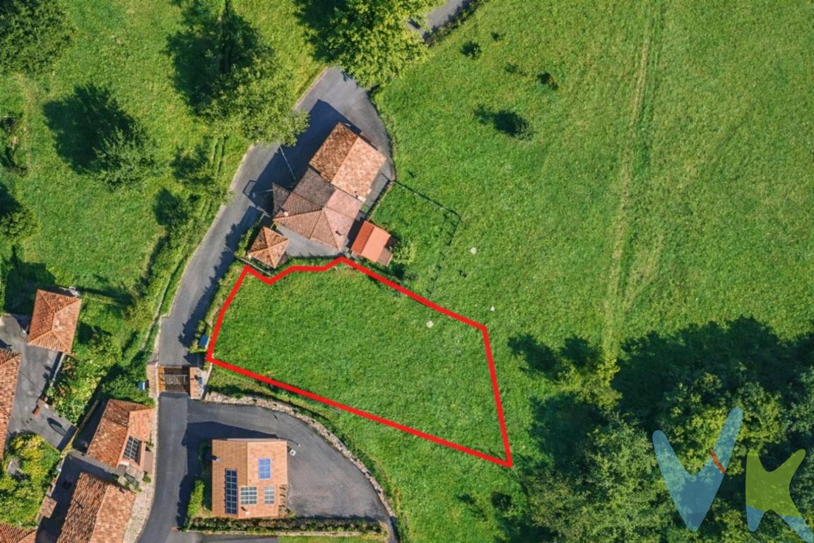 ¡OPORTUNIDAD UNICA! En el municipio de Cabranes, a escasos 10 km de Villaviciosa, se encuentra esta magnífica finca en venta,.Ideal para aquellos que buscan un lugar tranquilo y rodeado de naturaleza para construir su hogar o una segunda residencia donde desconectar completamente.Con una superficie de casi 1000 m2 metros, esta finca edificable ofrece infinitas posibilidades para crear la vivienda de tus sueños. La ubicación privilegiada de esta finca te permitirá disfrutar de las maravillosas vistas panorámicas de la montaña y los campos verdes que la rodean.La finca se encuentra en una zona de fácil acceso, lo que te permitirá desplazarte con comodidad hacia los principales núcleos urbanos cercanos. Además, estarás a pocos minutos en coche de las playas más hermosas de la costa asturiana, donde podrás disfrutar de momentos inolvidables en familia o con amigos.No cabe duda de que esta finca es una oportunidad única para aquellos que desean construir su hogar a medida y adaptado a sus necesidades.Además, la belleza paisajística de Cabranes hará que cada día sea una experiencia inolvidable,disfruta de paseos por la naturaleza, respira aire puro y contempla los atardeceres más impresionantes desde la comodidad de tu propio hogar.Con esta finca, podrás crear un espacio único y personalizado donde podrás disfrutar de la tranquilidad y la privacidad que tanto necesitas,.Dispone de un proyecto de construcción de casa de dos plantas, aprovechando la pendiente de la finca, que proporciona una intimidad casi total y unas impresionantes vistas.No pierdas la oportunidad de visitar esta finca edificable en Cabranes. Su ubicación privilegiada y sus magníficas vistas la convierten en una opción ideal a un inmejorable precio.Estamos seguros de que te enamorarás de su belleza natural y de las oportunidades que ofrece para crear el hogar de tus sueños.No esperes más, ¡esta finca podría ser tuya! Ven y descubre todas las ventajas de vivir en un entorno natural envidiable.El precio no incluye el Impuesto de Transmisiones Patrimoniales ni los gastos de Notaría y Registro.A título orientativo, en segundas transmisiones, el comprador abonará el Impuesto sobre Transmisiones Patrimoniales (ITP). Para consultar los porcentajes del ITP en Asturias puede hacerlo a través de la web oficial de servicios tributarios del Principado de Asturias https://sede.tributasenasturias.es/sites/sede/default/es_ES/Que-quieres-hacer/Transmisiones-Patrimoniales-y-AJD. La base imponible será el mayor valor entre precio de compraventa, tasación o valor de referencia catastral. Gastos de notaría y registro según aranceles variables según precio, número de copias y complejidad.El comprador escoge libremente notario. El vendedor asume la plusvalía y el resto de gastos son del comprador. Si se precisa hipoteca: Tasación, condiciones y costes bancarios según entidad elegida por el comprador; así como los gastos de gestoría y cualesquiera otros inherentes a la formalización de la compraventa. De acuerdo con la ley, no se incluyen en el precio otros gastos o tributos que legalmente correspondan al comprador. Honorarios de intermediación inmobiliaria a cargo del vendedor.El consumidor tiene derecho, conforme a la normativa vigente, a disponer de información y documentación adicional relativa al inmueble y condiciones de la compraventa, accesible en la sede física de la Agencia Eurocasa Gijón, en Santa Doradía, nº 14-Bajo, en Gijón, o a través del correo electrónico info@eurocasagijon.com. La agencia actúa exclusivamente como intermediaria en la operación. Cualquier compraventa y sus condiciones quedan sujetas en todo caso a la aceptación expresa del vendedor del inmueble y a la posterior formalización del correspondiente contrato. El presente anuncio tiene carácter meramente informativo; la información suministrada se corresponde con la disponible a la fecha de publicación, pudiendo variar en función de las circunstancias o actualizaciones legales, contractuales y fiscales.  
