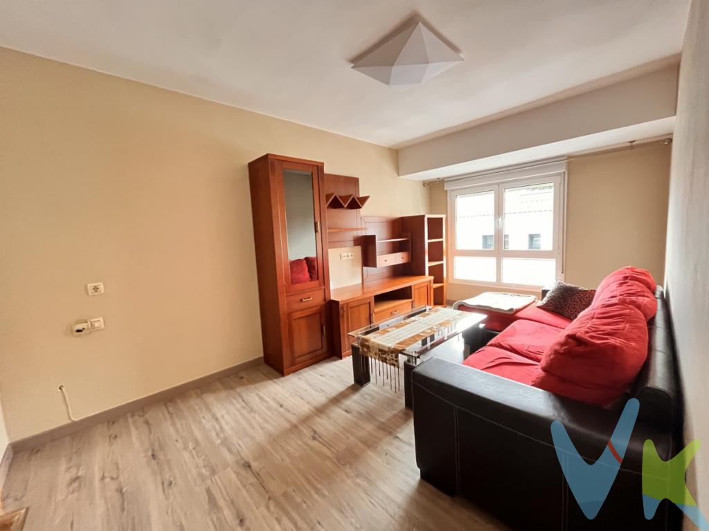  Presentamos esta excepcional oportunidad de adquisición en el centro de Gijón: un encantador apartamento disponible para la venta. Situado en una ubicación envidiable, a escasos 100 metros de la Plaza San Miguel, este inmueble ofrece la ventaja de residir en el corazón de la ciudad, rodeado de todas las comodidades y servicios que se puedan necesitar.Este acogedor apartamento cuenta con una habitación, salón, cocina independiente y baño, un espacio funcional y cómodo. Los 40 metros cuadrados útiles del inmueble han sido inteligentemente distribuidos para maximizar cada rincón, brindando una atmósfera de amplitud y luminosidad.Situado en la sexta planta de un edificio con fachada rehabilitada, cuenta con un ascensor para 4 personas. Destaca su localización privilegiada en el centro de Gijón, a menos de 5 minutos caminando de la Playa de San Lorenzo, lo que añade un valor incalculable para quienes disfrutan del mar y de actividades al aire libre.La vivienda se encuentra alquilada en 690 EUR, con contrato en vigor hasta abril de 2030, en el que se deberá subrogar el comprador, por lo que es una muy buena opción de inversión, cobrando la renta desde el primer mes, sin tener que realizar ningún gastos en la vivienda.Estamos aquí para asistirte y resolver cualquier duda que puedas tener, asegurando así una experiencia de compra transparente y satisfactoria.Confía en Profesionales acreditados. Disponemos de las certificaciones CRS y Realtor y todos nuestros agentes tienen la titulación AIR (Agentes inmobiliarios Registrados). Tenemos más de 30 años de experiencia en el sector. Todas las cantidades recogidas como depósito están garantizadas mediante seguro de caución.Consulta nuestras reseñas en Google y descubre por qué tantos clientes confían en nosotros.El precio NO incluye: Impuestos, gastos de Notaría, registro y honorarios de los servicios contratados por los compradores a la Agencia Inmobiliaria. 