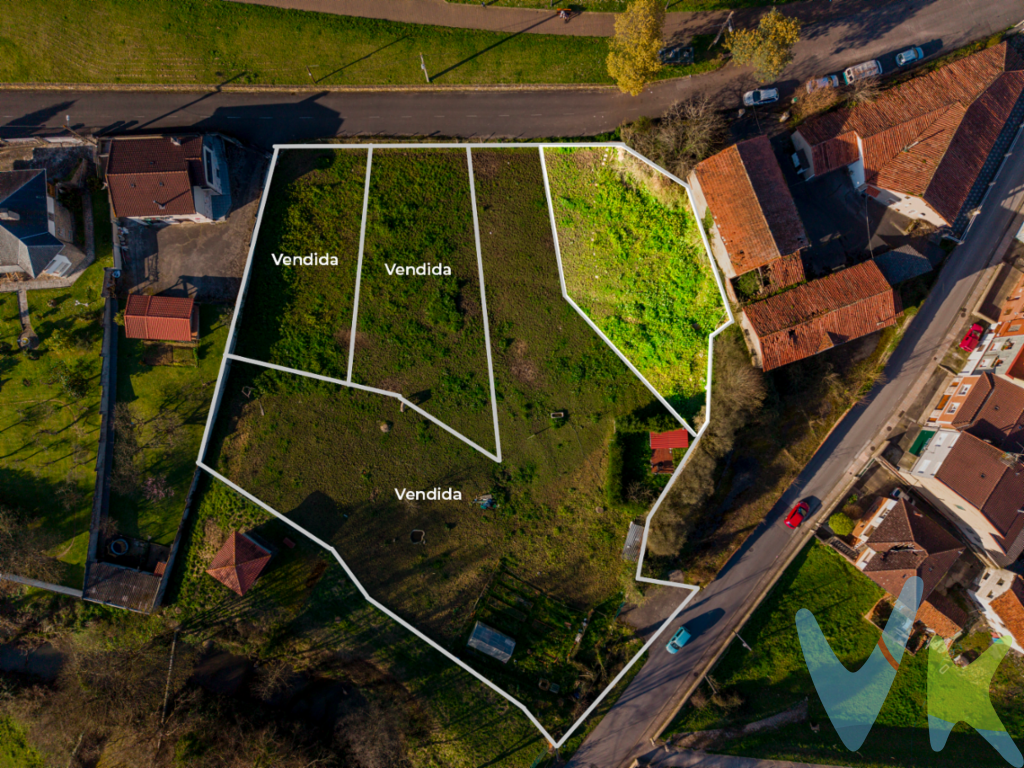 SE VENDE la ultima parcela edificable en Noreña, ya el resto reservadas. PARCELA D : Superficie: 638.43 m2 > 500 m2 Cesiones por alineamiento: 11.68 m2  Sup. Neta = 626.75 m2  Edificabilidad máxima: 450 m2 construidos Ocupación: s/rasante 30% s/626.75 m2 = 188.02 m2 Frente a vía pública = 10 ml > 10 m mínimoSuministros de agua y luz cercanos a la finca, muy bien comunicada, infórmate sin compromiso.Noreña es una parroquia del concejo homónimo en el Principado de Asturias. Su templo parroquial está dedicado a Santa María. Alberga una población de 5.204 habitantes y ocupa una extensión de 3,47 km². Está formada únicamente por la villa de Noreña, capital del concejo.PRECIO DE VENTA SIN GASTOS NI IMPUESTOS INCLUIDOS: El precio de venta no incluye gastos de notaría, registro de la propiedad, gestoría, ni el Impuesto de Transmisiones Patrimoniales (ITP) o el IVA/AJD. HONORARIOS: El precio de venta no incluye los honorarios que se devengan a cargo del cliente comprador por la prestación de servicios de asesoramiento y gestión. El importe asciende al 2%, con un mínimo de 2.000 EUR, del Precio de Venta (IVA no incluido). Dichos honorarios deberán ser abonados a la firma de la escritura pública.