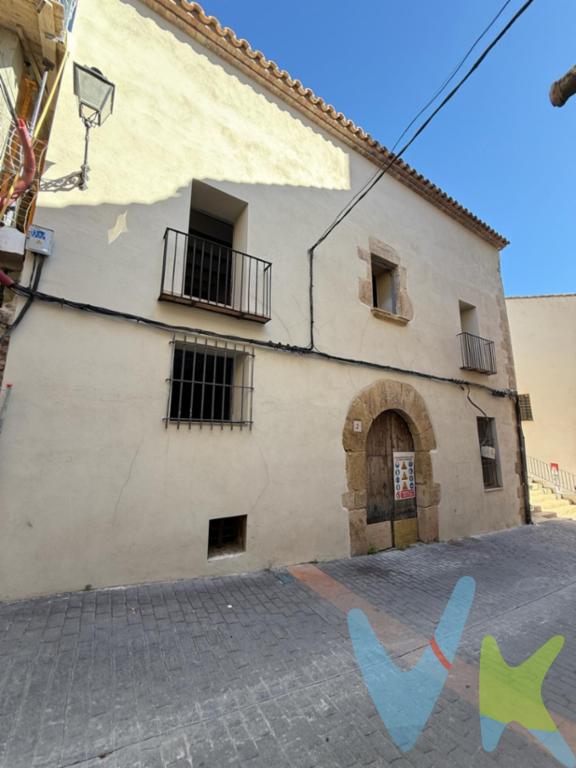**PROYECTO AVANZADO, CENTRO DE DÍA TERCERA EDAD**Se trataría de un proyecto de rehabilitación de una casa histórica, (CASA ABADÍA DE BORRIOL), que data de los siglos XVI y XVII,  en la zona de LA MORERÍA. ( BIEN DE RELEVANCIA LOCAL).El proyecto está dirigido, (con una ampliación ) y preservando al máximo su identidad, a un  CENTRO ASISTENCIAL DE DÍA, para ofrecer servicios de promoción a la autonomía personal que dé servicio al municipio. Esta contendrá espacios de reunión para talleres y actividades, espacio de gimnasio y fisioterapia y estancias de estar, junto al jardín de la parte trasera. Los programas que se ofrecerán serán:  -De habilitación y terapia ocupacional.- Estimulación cognitiva.- Promoción, mantenimiento y recuperación de la autonomía funcionalEl inmueble cuenta con 315 metros útiles y un total de 386 metros construidos, ofreciendo todo el espacio necesario para quienes valoran la amplitud sin sacrificar el encanto tradicional. Uno de los mayores atributos de esta casa es su encantadora zona ajardinada., que cuenta con 480 metros cuadrados de espacio al aire libre Construida en 1887, la propiedad conserva detalles arquitectónicos que le otorgan un aire único, combinando elegancia y tradición. A pesar de su antigüedad, la casa ha sido mantenida con esmero, preservando su esencia y ofreciendo una estructura sólida y segura que podrá adaptarse a cualquier proyecto de personalización que desee. Asimismo, se hace constar que, dado que el proyecto actual de la vivienda se encuentra sin finalizar, el comprador tendrá plena libertad para adaptarlo, modificarlo o destinarlo al uso que considere oportuno, sin obligación de continuar con el proyecto inicialmente previsto de centro de día. El proyecto ha sido concebido para dar respuesta a la creciente demanda de servicios existenciales en la zona. -Dispone de Proyecto técnico y plan de ejecución.-Expediente administrativo relativo a la solicitud de licencia y/o autorización urbanística.-Definición de espacios adaptados a las necesidades de atención diurna.Posibilidad de financiación hasta el 100%, pregúntanos y te haremos un estudio gratuito. Agencia Registrada con el número 1.399 en el Registro Obligatorio de Agentes Inmobiliarios de la Comunidad Valenciana. Puede consultar en la web de la GVA. Gastos e impuestos no incluidos en el precio. A título orientativo, en segundas transmisiones, el comprador abonará el Impuesto sobre Transmisiones Patrimoniales (ITP), cuyo tipo general en la Comunidad Valenciana es el 10% (*) sobre la base imponible, que será el mayor valor entre precio de compraventa, tasación o valor de referencia catastral. Gastos de notaría y Registro de la Propiedad: aproximado entre 1.000 y 2.000 euros (aranceles variables según precio, número de copias y complejidad). El comprador escoge libremente notario. El vendedor asume, por ley, los gastos que le correspondan, salvo pacto contrario. Si se precisa hipoteca, tasación, condiciones y costes bancarios según entidad elegida por el comprador; así como los gastos de gestoría y cualesquiera otros inherentes a la formalización de la compraventa. De acuerdo con la ley, no se incluyen en el precio otros gastos o tributos que legalmente correspondan al comprador. Los honorarios de intermediación inmobiliaria al vendedor no incluidos en el precio. Los honorarios de intermediación inmobiliaria al comprador: 2,5 % + IVA calculados sobre el precio de venta con un mínimo de 3.000 euros + IVA(*) Consultar condiciones concretas según circunstancias personales o régimen fiscal aplicable. Puedes llamar al TELÉFONO y te informaremos de tu caso en concreto. El consumidor tiene derecho, conforme a la normativa vigente, a disponer de información y documentación adicional relativa al inmueble y condiciones de la compraventa, accesible en la sede física de la agencia situada en Avenida Rey Don Jaime nº74.   