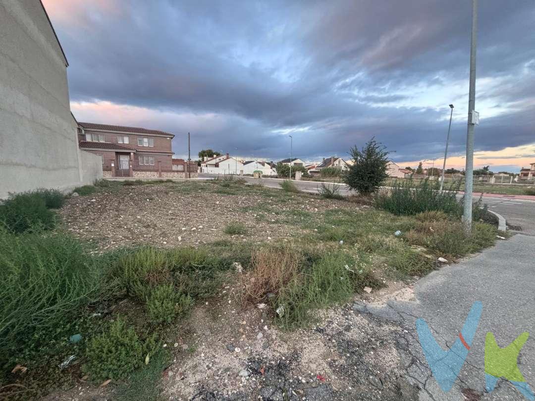 Terreno urbano en Fuensalida, en la calle Perdiz. Hace esquina a 3 calles. Superficie de 223m2. Suelo llano perfecto para construir.
Honorarios de intermediación inmobiliaria no incluidos en el precio.
Información válida salvo error tipográfico.
 
 