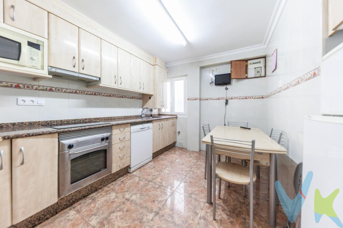 VENTA. Se vende piso en la Calle Emilio Tuya, en el corazón del Barrio de la Arena, a un paso de la Playa de San Lorenzo. El Barrio de la Arena es una de las zonas mas demandadas de Gijón por su cercanía a la Playa, al Centro de la ciudad y por la vida de sus calle llenas de negocios de restauración y todo tipo de  servicios por todo ello el inmueble goza de una EXCELENTE UBICACION.El Edificio en el que se encuentra la vivienda esta dotado de  ASCENSOR. La vivienda esta distribuida en 4 habitaciones,  salón, cocina,  baño con ventana, aseo y practica carbonera. Estado conservado:  ventanas de aluminio, armarios empotrados en las habitaciones, aseo con tuberías y baño cambiado, cocina y baño reformados del año 2009 ,  óculos en pasillo,........ CALEFACCION de gas ciudad..No desaproveche una OPORTUNIDAD única para vivir en una de las mejores zonas de Gijón y disfrutar de la famosa Playa de san Lorenzo, su entorno  y todas las posibilidades que ofrece su ubicación. VEN A VISITARLO!!En el precio del inmueble no están incluidos los gastos de registro, notaria e impuesto de trasmisiones.