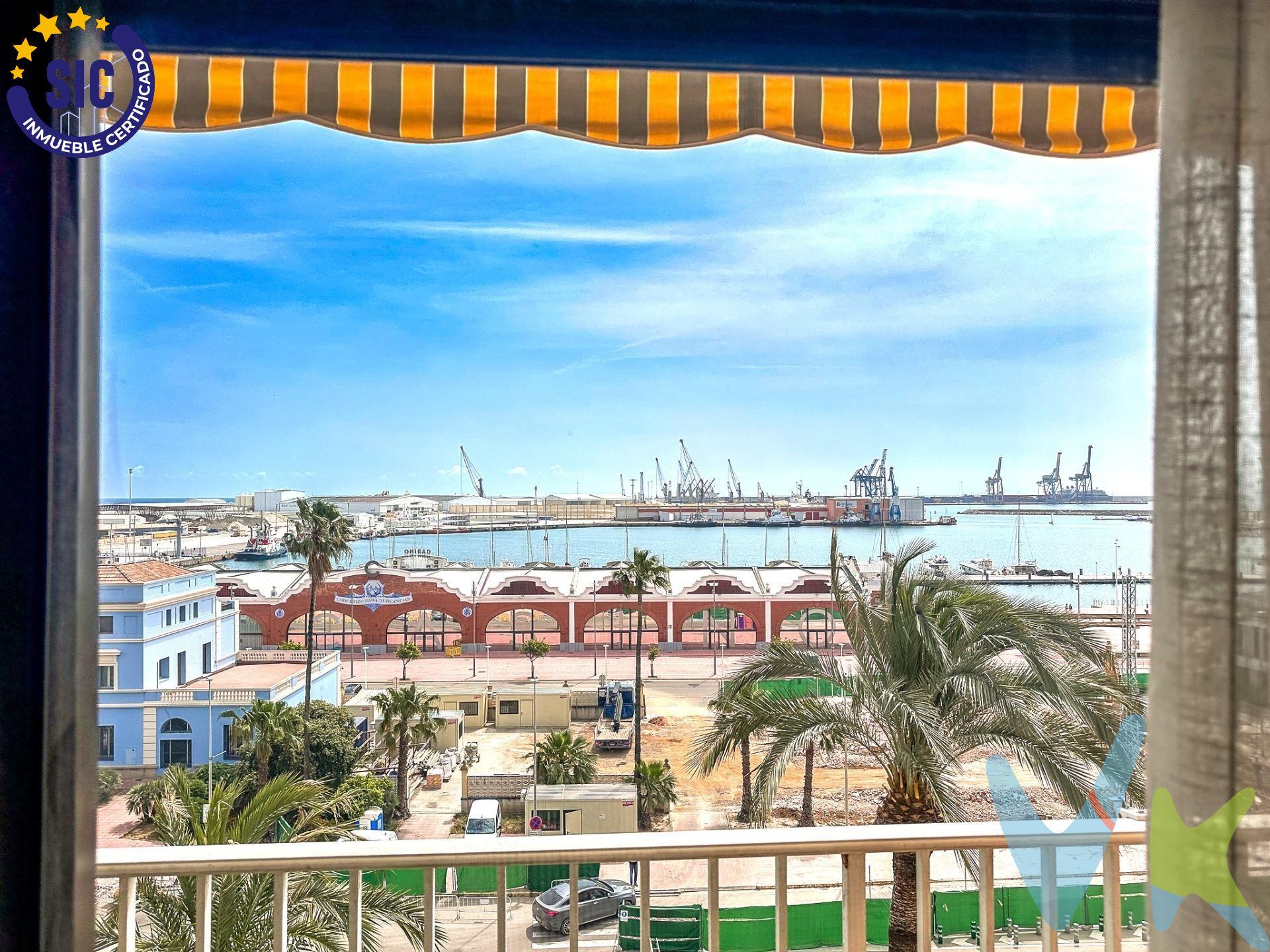 Descubre un hogar excepcional en el Grao de Castellón, donde las impresionantes vistas al puerto te cautivarán desde tu propio balcón. Esta vivienda de origen cuenta con una superficie construida de 148 m2 que se distribuyen inteligentemente para maximizar la comodidad y funcionalidad. Al entrar, serás recibido por un hall acogedor, comedor-salón; aquí podrás disfrutar cada mañana del sol naciente gracias a su orientación este y relajarte en la terraza equipada con toldos. La cocina amplia está lista para inspirar tus dotes culinarias y es ideal tanto para comidas familiares como reuniones sociales. Además, ofrece tres habitaciones dobles equipadas con armarios empotrados: dos dan hacia luminoso patio mientras que una da a la terraza, permitiendo así aprovechar los rayos del sol durante todo el día. Completa esta oferta habitacional un cuarto lavadero junto a la galería exterior más dos baños completos completamente equipados. Este inmueble también incluye electrodomésticos necesarios lo cual añade valor adicional al precio total ofertado € . ¡No pierdas esta oportunidad única! . Te invitamos cordialmente a visitar esta propiedad exclusiva. Este inmueble es en exclusiva, con lo que le facilitamos cualquier información sobre la vivienda. Por este motivo, solicitamos no molesten al propietario, ocupantes de la propiedad o vecinos de la comunidad. En todos los casos los precios expuestos son más impuestos y gastos derivados de la transmisión del inmueble.