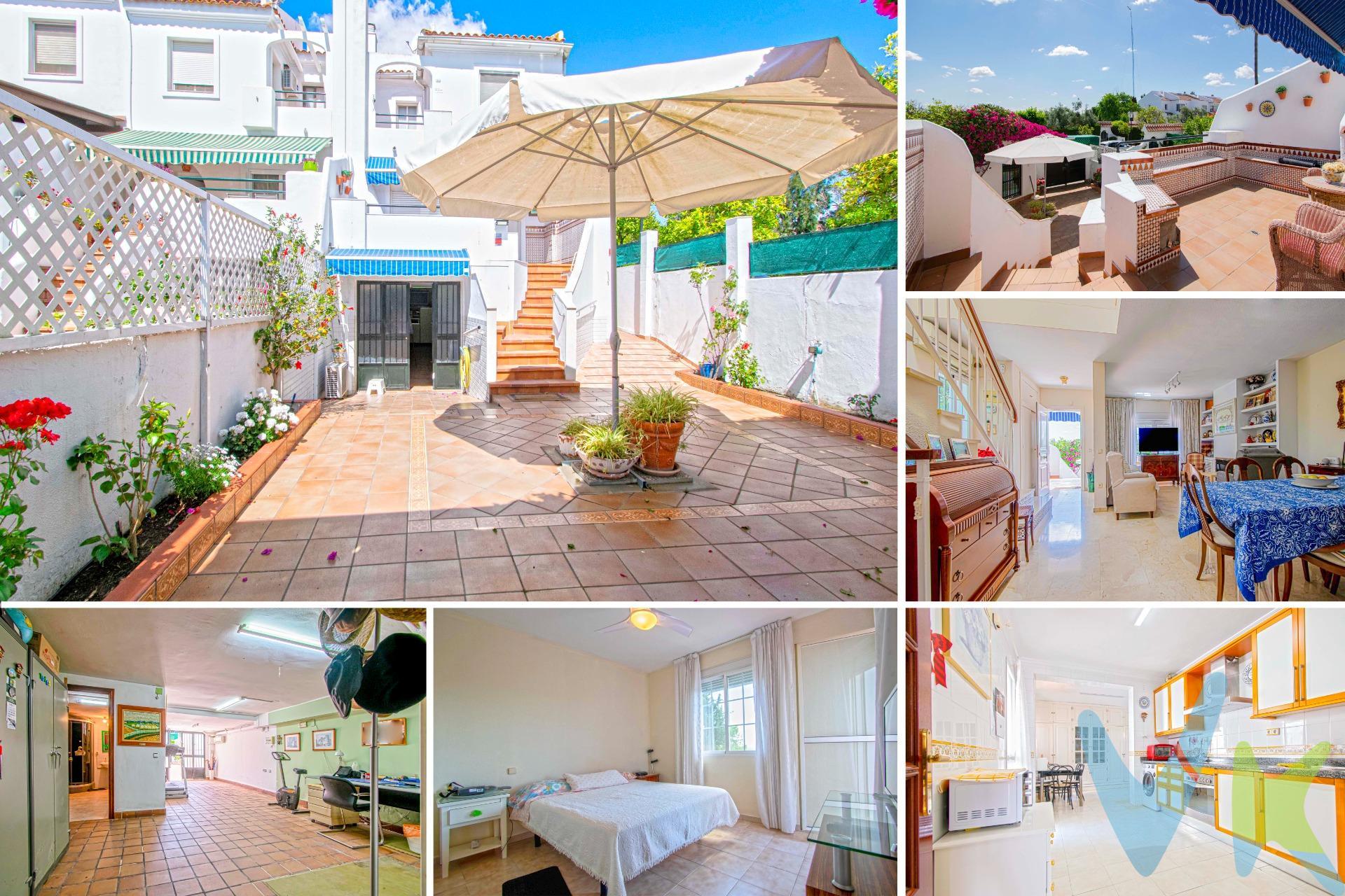 Amplia vivienda, exterior y muy luminosa. En urbanización El Paraíso de Santa Eufemia, en Tomares!!. La vivienda hace esquina y dispone de 184m2 construidos distribuidos en dos plantas más sótano. Un bonito patio nos abre paso, en él podrá disfrutar de estupendas comidas al aire libre y también aparcar su coche. En planta principal una gran terraza nos abre paso, en ella podrá disfrutar de las vistas y de magnificas reuniones con la familia y amigos. Al entrar tenemos un gran salón comedor con chimenea, muy acogedor y confortable. La cocina es independiente, muy amplia y luminosa, con zona comedor y gran armario empotrado ideal como almacenaje, con salida a patio perfecto como desahogo. En esta misma planta tenemos un dormitorio y un baño con placa de ducha. La primera planta se distribuye en tres dormitorios exteriores con armarios empotrados y dos baños completos, ambos con bañera, uno en dormitorio principal que tiene acceso a una gran terraza. La planta sótano es muy amplia y dispone de gran salón, ideal como despacho, gimnasio, sala de juegos...y también para aparcar su vehículo; un amplio dormitorio, un gran baño con cabina de hidromasaje y un cuarto trastero. Las ventanas son de aluminio lacado en blanco con mosquiteras, las puertas de madera y el suelo de mármol y gres. Dispone de aire acondicionado mediante splits independientes. Urbanización con jardines y piscinas. Gran vivienda con excelentes calidades, No dude en visitarla!!!. Informamos a nuestros clientes compradores que el precio de venta no incluye lo siguiente: Honorarios de la agencia inmobiliaria, Impuestos (I.T.P., I.V.A. o A.J.D., en su caso) ni otros gastos de la compraventa (gastos de Registro de la Propiedad, Notaría, Gestoría ni de posible Financiación). Documento F.I.S. a disposición del consumidor según Decreto 218/2005 Junta de Andalucía. . . . . 