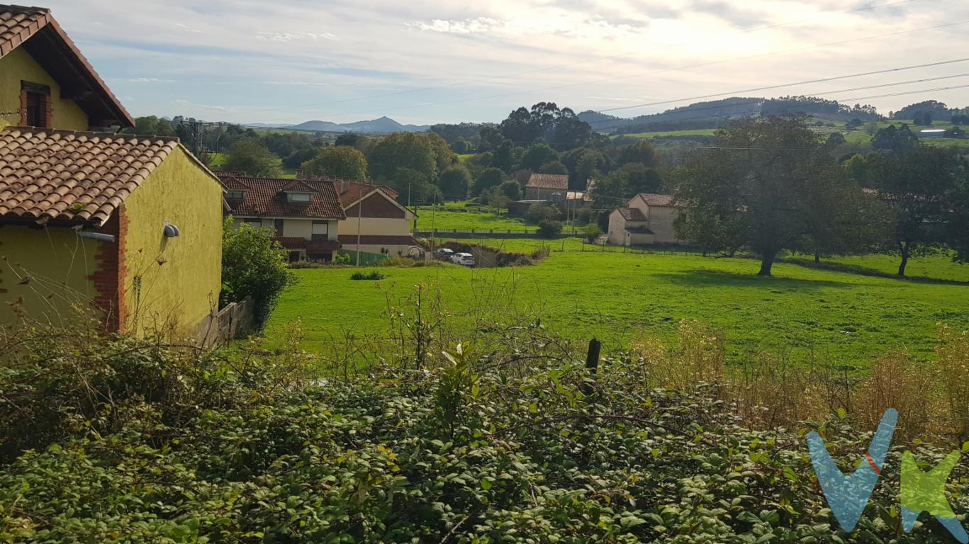¡Atención familias y amantes de la tranquilidad! Finca excepcional en Reocín, Valles: Su oasis personal le espera ¿Sueña con construir la casa unifamiliar perfecta en un entorno idílico? Esta finca de más de 2.600 metros cuadrados en Reocín, Valles, es su lienzo en blanco. Con una ubicación privilegiada, acceso inmejorable y la garantía de un terreno llano, esta propiedad ofrece todo lo que necesita para hacer realidad su proyecto de vida. Características que enamoran:  * Ubicación estratégica:    * Situada en la apacible zona de Valles, Reocín, un entorno que combina la serenidad del campo con la cercanía a todos los servicios.    * Acceso directo desde la carretera general Torrelavega-Cabezón de la Sal, garantizando una conexión fácil y cómoda.  * Terreno ideal:    * Amplio espacio de más de 2.600 metros cuadrados, perfecto para construir la casa de sus sueños con amplios jardines y zonas de ocio.    * Superficie llana, facilitando la construcción y minimizando costes de movimiento de tierras.  * Fiabilidad constructiva:    * Terreno que cuenta con una cuna de construcción del 10%, un estudio topográfico, asegurando una base sólida y fiable para su proyecto.  * Entorno privilegiado:    * Disfrute de la belleza natural de Valles, con impresionantes paisajes y un ambiente tranquilo y relajante.    * Cercanía a núcleos urbanos con todos los servicios necesarios: supermercados, colegios, centros de salud, etc. Reocín: un lugar para vivir:  * Conecte con la naturaleza a través de senderos y rutas de montaña cercanas.  * Disfrute de la gastronomía local en los restaurantes y bares de la zona.  * Acceda a una amplia oferta de actividades culturales y de ocio en los alrededores. Contacte con nosotros para más información y para concertar una visita.