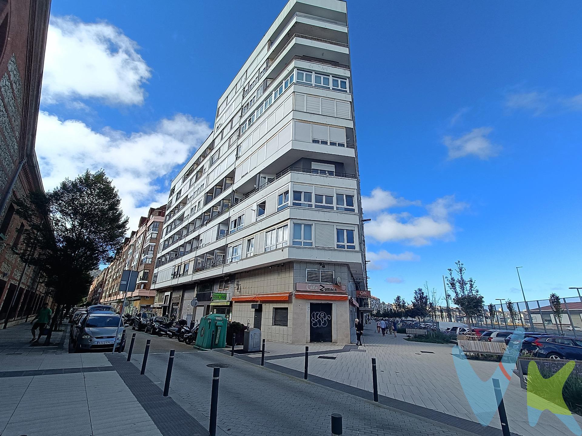 Frente al nuevo paseo maritimo de Antonio Lopez, que une la zona portuaria, con el centro Botin llegando hasta el muelle y la playa de Los Peligros de Santander, todo ello junto a un efectivo carril bici. Rodeado y ambientado con zonas verdes, parques, zonas de descanso... Ponemos a la venta esta vivienda que cuenta con casi 90 metros a reformar integramente.Un tapiz en blanco donde dar rienda suelta a tu imaginación. Multiples opciones. Actualmente se encuentra repartido en un amplio hall de entrada, salon, cocina, dos baños, y 3 habitaciones con una pequeña terracita cada una donde poder deleitarse con las bonitas vistas que tenemos, tanto a la Bahia de Santander como a la Bliblioteca Central de Cantabria, dado que nos encontramos justo enfrente. . El piso se encuentra situado en una de las mejores y mas cotizadas calles de Santander, Antonio Lopez, La transformación de esta calle a revalorizado toda la zona, sus viviendas, negocios... Puede ser tu oportunidad de crear un hogar a tu medida y a capricho, junto al centro y frente al mar. ¿No lo dudes!. Los impuestos, gastos notaría y registro no están incluidos en el precio. 