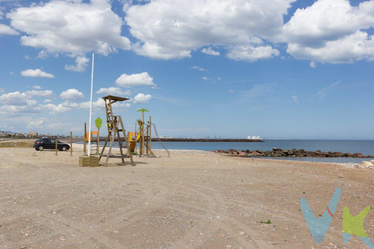 Parcela  en Playa Puig, en primera linea de acceso al mar. Si no quieres que nadie te impida ver el mar esta es tu oportunidad. Se vende edificabilidad. Consultanos .  .  En el precio de venta a público, ningún inmueble, incluye los gastos de adquisición (Notario, registro, gestión, honorarios, etc…).  El mobiliario, enseres, vehículos, o cualquier otro bien mueble que aparezca en las fotografías, NO queda incluido en el precio de transmisión, salvo que así se refleje de forma expresa en el anuncio.  