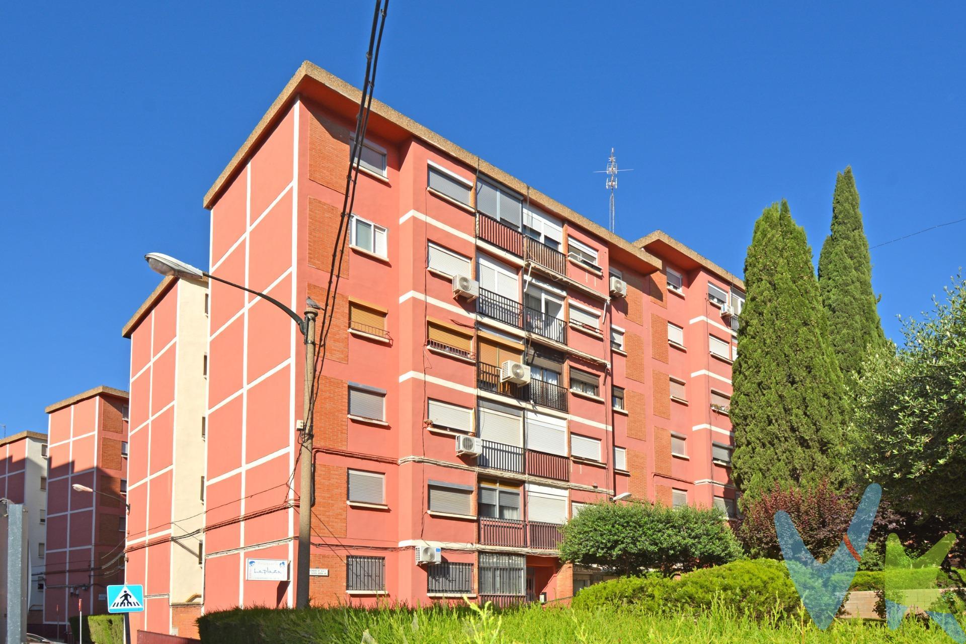 OCASION EN EL BARRIO DE SAN JOSE - C/ SANTA GEMA, Nº 45. Piso para entrar a vivir. Inmueble exterior de 45 m² útiles. Distribuido en dos dormitorios, salón, cocina independiente, y baño reformado. Puertas lacadas en blanco, suelos de pergo , y ventanas de aluminio. Calefacción y agua caliente individual a gas. Derrama de ascensor a punto de terminar, la cual quedara completamente pagada por la propiedad. Prevision de colocación muy próxima. . Ubicado en el barrio de San José, al lado del Centro Deportivo Pepe Garcés. Cerca de servicios, supermercados, parques, colegios, centro médico, autobuses y zonas infantiles. ¡¡ NO TE PIERDAS EL REPORTAJE FOTOGRÁFICO Y EL TOUR 360º QUE TENEMOS PREPARADO PARA TI !!. ESTUDIO DE FINANCIACIÓN COMPLETAMENTE GRATUITO Y SIN COMPROMISO. ¡¡¡ Llámanos y ven a visitarlo!!!. BUSCAMOS SOLUCIONES🏡,. ENCONTRAMOS HOGARES💙