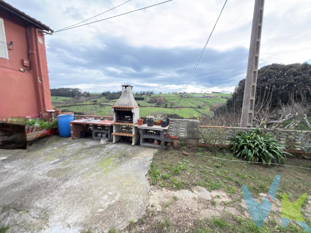 Casa con gran finca para reformar a un paso de Bezana y a 10 minutos de SantanderSe vende amplia vivienda de 356 m² construidos, situada sobre una espectacular finca de 6.969 m², de los cuales 2.644 m² son suelo urbano, lo que ofrece múltiples posibilidades tanto residenciales como de inversión, una oportunidad única para inversores y promotores.La vivienda se distribuye en dos plantas:Planta baja: salón, cocina, un dormitorio y un baño.Planta superior: tres dormitorios amplios y luminosos.La propiedad cuenta además con cuadra y pajar, ideales para reconvertir en espacios adicionales como vivienda, zona de ocio, almacén o proyectos rurales, aportando un gran valor añadido.Ubicada en un entorno tranquilo y natural, dispone de parada de autobús cercana, lo que garantiza una excelente conexión. Se encuentra muy próxima a Bezana y a tan solo 10 minutos de Santander, combinando la calma del entorno rural con la comodidad de todos los servicios.Una oportunidad única para reformar a tu gusto, disfrutar de amplios espacios exteriores y crear la casa de tus sueños en una ubicación privilegiada.  