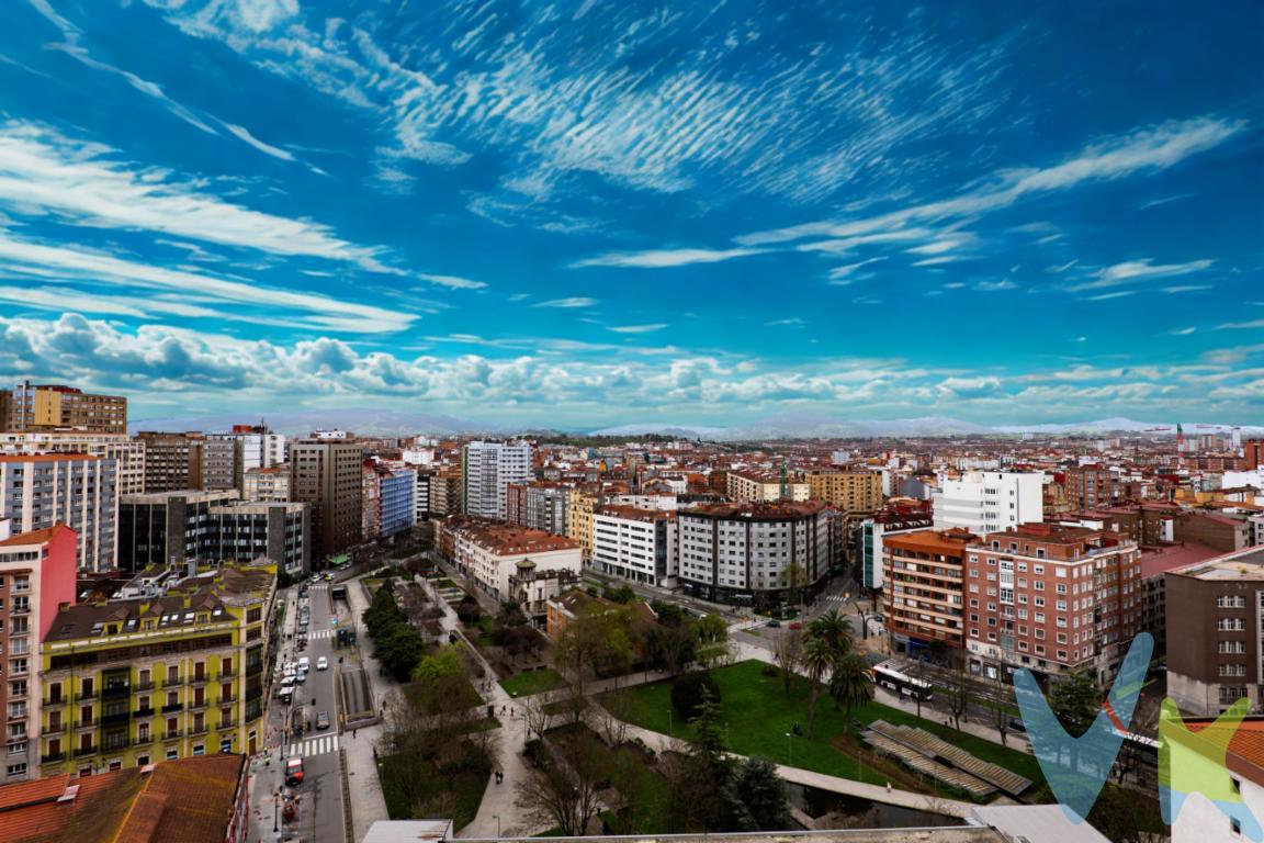 Piso exclusivo en pleno centro de Gijón, situado en una planta 16, lo que le proporciona impresionantes vistas panorámicas de toda la ciudad y una luminosidad excepcional durante todo el día. Su altura y orientación convierten cada estancia en un espacio lleno de luz natural y amplitud, con un ambiente tranquilo por encima del ritmo de la ciudad.La vivienda ha sido totalmente reformada, combinando diseño moderno, funcionalidad y materiales de calidad. Cuenta con dos habitaciones, pensadas para ofrecer comodidad y descanso, y dos baños completos con acabados actuales.El corazón del piso es su salón muy amplio, ideal para crear diferentes ambientes de estar y comedor mientras se disfrutan las espectaculares vistas. La cocina es independiente, práctica y bien distribuida, perfecta para el día a día.Una oportunidad única para vivir en las alturas, en pleno centro de Gijón, con vistas abiertas, mucha luz y una reforma lista para entrar a vivir. Una vivienda cuidada al detalle, que combina calidad, luminosidad y una ubicación estratégica.No pierda la oportunidad de conocerla en persona: solicite una visita y descubra todo lo que este piso puede ofrecerle.Se informa a los interesados que el precio de venta indicado no comprende el Impuesto de Transmisiones Patrimoniales (ITP) , los gastos asociados a la compraventa (notaría, registro de la propiedad y otros) ni los honorarios de la agencia inmobiliaria a cargo del comprador