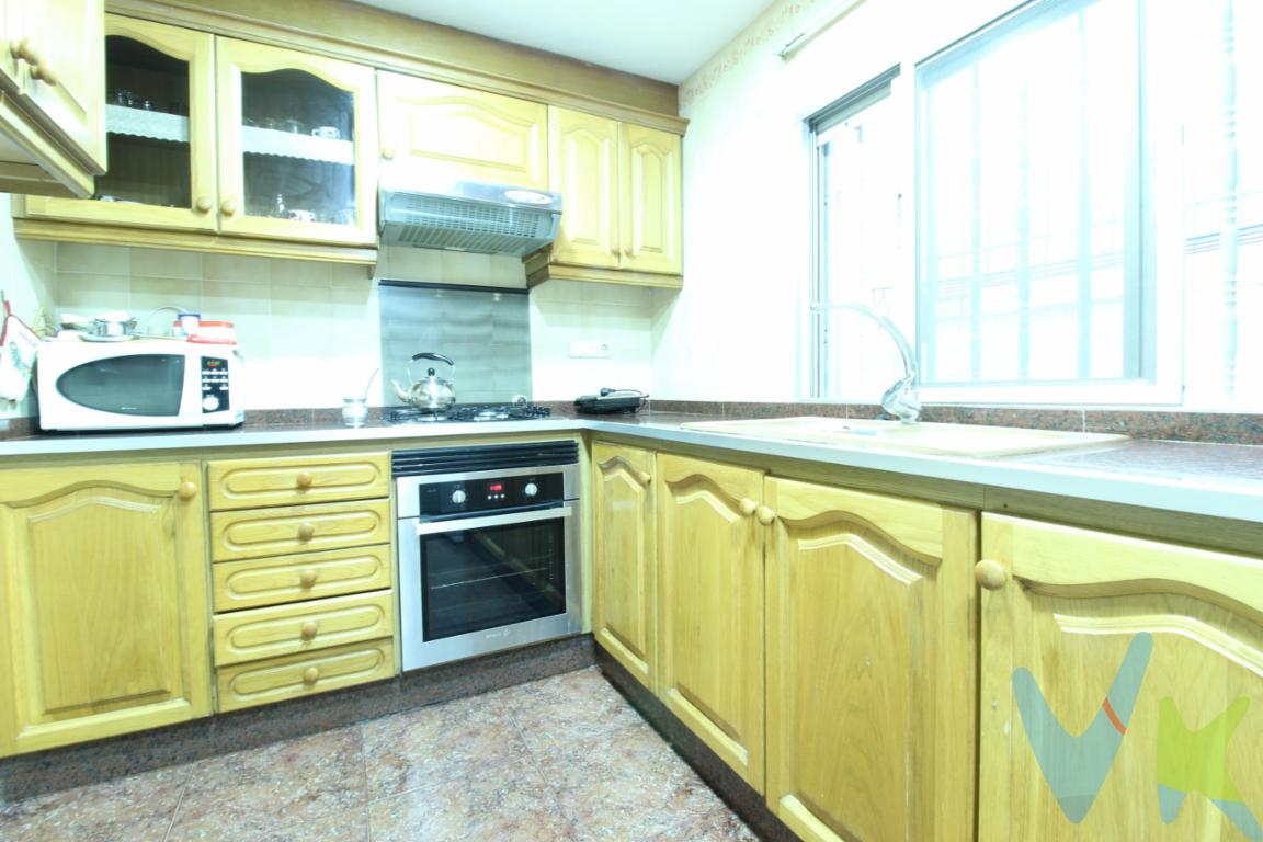 Se vende el 50% de la nuda propiedad y el 50% del pleno dominio  de esta vivienda ubicada en una de las mejores zonas del centro de Paterna. ✅ Inversión con proyección: La vivienda tiene un usufructo vitalicio sobre el 50% de la nuda propiedad. La persona usufructuaria tiene actualmente 95 años. Consúltanos sin compromiso para más detalles.⸻🔹 Características principales:   1ª planta en edificio familiar de 3 alturas (planta baja + 2)   107 m² construidos   3 habitaciones | 1 baño completo   Salón comedor con salida a balcón exterior   Cocina independiente con zona de lavado y acceso a terrazas en patio de luces    Buena ventilación y luz natural   Vivienda en perfecto estado, lista para entrar a vivir   Derecho de uso exclusivo del 50% de la terraza comunitaria (107 m²)⸻🚗 Opcional: Plaza de garaje en el mismo edificio   50% del garaje (53,5 m²): 25.000 EUR   100% del garaje (107 m²): 60.000 EURAmbas opciones se venden bajo las mismas condiciones de nuda propiedad que la vivienda.OFERTA ESPECIAL SI SE ADQUIERE LA TOTALIDAD DEL EDIFICIO, DOS VIVIENDAS Y LOCAL - GARAJE ( 157 METROS CUADRADOS CONSTRUIDOS CADA FINCA)⸻📍 Ubicación privilegiada, rodeada de todos los servicios, comercios, transporte y vida de barrio. Una excelente ocasión para invertir hoy en tu hogar del mañana.📞 ¡Contacta ya para más información. Este inmueble ha sido certificado para su venta en el Servicio Inmuebles Certificados de la Asociación Inmobiliaria de la Comunitat Valenciana por profesional acreditado en el Registre d¨Agents d´Itermediació Inmobiliaria de la Comunitat Valenciana  RAICV 0008  ( https://sforms.gva.es/sformssistemaexplotacion/servletObtenerXMLns/ObtenerXMLorig?formulario=62953&SF_SIS_ICP=1&ssl_redireccionado=true&idsesion=1752053546541). Para ofrecerle la máxima calidad en servicios inmobiliarios y seguridad jurídica en sus compraventas. La propiedad ha confiado la gestión de venta bajo la modalidad de contrato estándar del Servicio de Inmuebles Certificados de ASICVAL denominado exclusiva compartida o multi exclusiva, por lo que rogamos las peticiones de colaboración en la venta se realicen a través de agencias asociadas a dicho servicio. El precio publicitado no incluye gastos derivados de la compraventa, intermediación ni impuestos, consulte con su agente de compra calculo aproximado de los mismos si el inmueble resulta de su interés.