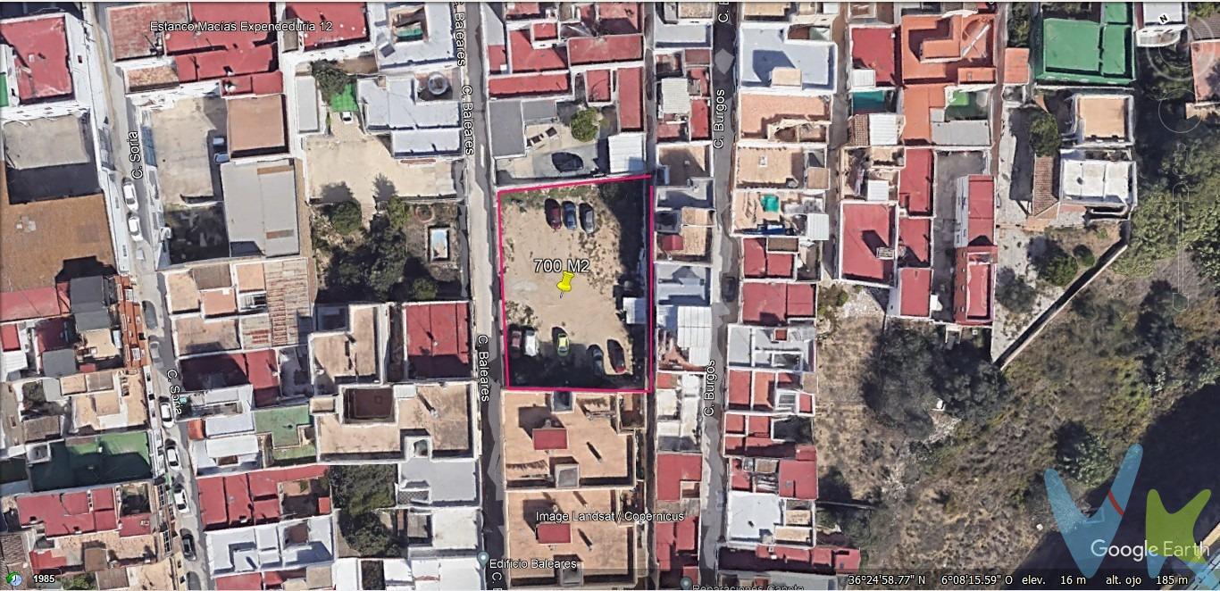 Presentamos una excepcional oportunidad para inversores y desarrolladores interesados en el sector inmobiliario. Esta parcela urbana, que abarca un total de 746 metros cuadrados, se encuentra situada en una ubicación estratégica que promete alto potencial de crecimiento y rentabilidad. El terreno cuenta con un proyecto para la construcción de hasta 19 viviendas, lo cual representa no solo una inversión sólida sino también la posibilidad realista de contribuir al desarrollo habitacional en la zona. La proximidad a servicios esenciales como transporte público, escuelas y comercios aumenta aún más su atractivo tanto para futuros compradores o inquilinos como para quienes buscan diversificar su portafolio inmobiliario. No deje pasar esta oportunidad única; contáctenos hoy mismo para obtener más información sobre este prometedor proyecto urbanístico. Comercializamos este inmueble en exclusiva, lo que le garantiza el acceso a toda la información y un servicio de calidad único y personalizado. En cumplimiento del Decreto de la Junta de Andalucía 218/2005 del 11 de Octubre, se informa al cliente que los gastos notariales, registrales, ITP y otros gastos inherentes a la compraventa no están incluidos en el precio. Igualmente disponemos del Documento Informativo Abreviado de la Propiedad (D.I.A) , y de un Seguro de Caución para garantizar las cantidades entregadas a nuestra Agencia en concepto de Reserva y/o Arras. . 