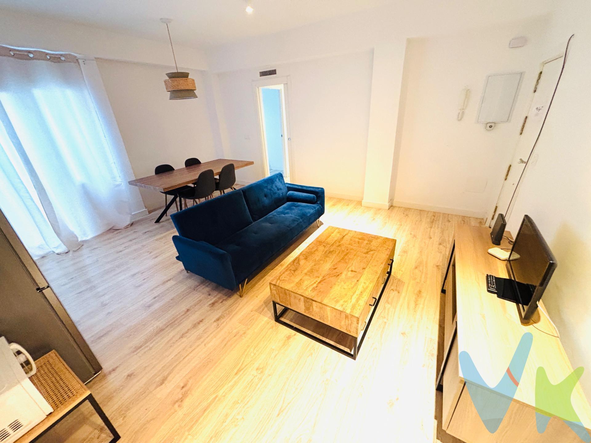Precioso apartamento reformado, en la zona de La Magdalena, 51m, muy céntrico, a 20 minutos andando de la Judería y la Mezquita Catedral, y cinco minutos del Cristo de los Faroles. La vivienda, se vende amueblada, dispone de dos dormitorios dobles con detectores de humo, un baño con placa ducha, salón-cocina, la cuál está amueblada y perfectamente equipada, con horno microondas, frigorífico, cafetera, vitrocerámica y TV. Este salón-cocina, nos da paso a un patio de uso privativo. Máximas calidades,  puerta de seguridad, suelo de tarima, puertas de madera, ventanas de climalit, termo eléctrico, aire centralizado frío y calor. Ubicada en planta baja para mayor comodidad, y también dispone de licencia turística, por si tu interés es otro!. INFORMACIÓN RELEVANTE. Para cumplir con la normativa vigente tenemos a disposición del cliente el Documento Informativo Abreviado (DIA) así como la información mínima solicitada en el artículo 31 de la Ley 12/2023, de 24 de mayo, por el Derecho a la Vivienda. Los precios indicados no tienen caducidad, pero pueden ser alterados sin previo aviso. En caso de venta, el precio corresponde únicamente al inmueble. Los gastos de la compraventa serán según ley (Notaría, Registro de la Propiedad e Impuestos) y no están incluidos en el precio del inmueble reflejado, al igual que no están incluidos los honorarios de la Agencia Inmobiliaria. FINANCIACIÓN: Si lo desea, ponemos a su disposición un estudio profesional previo, gratuito y personalizado de financiación para la compra del inmueble. 