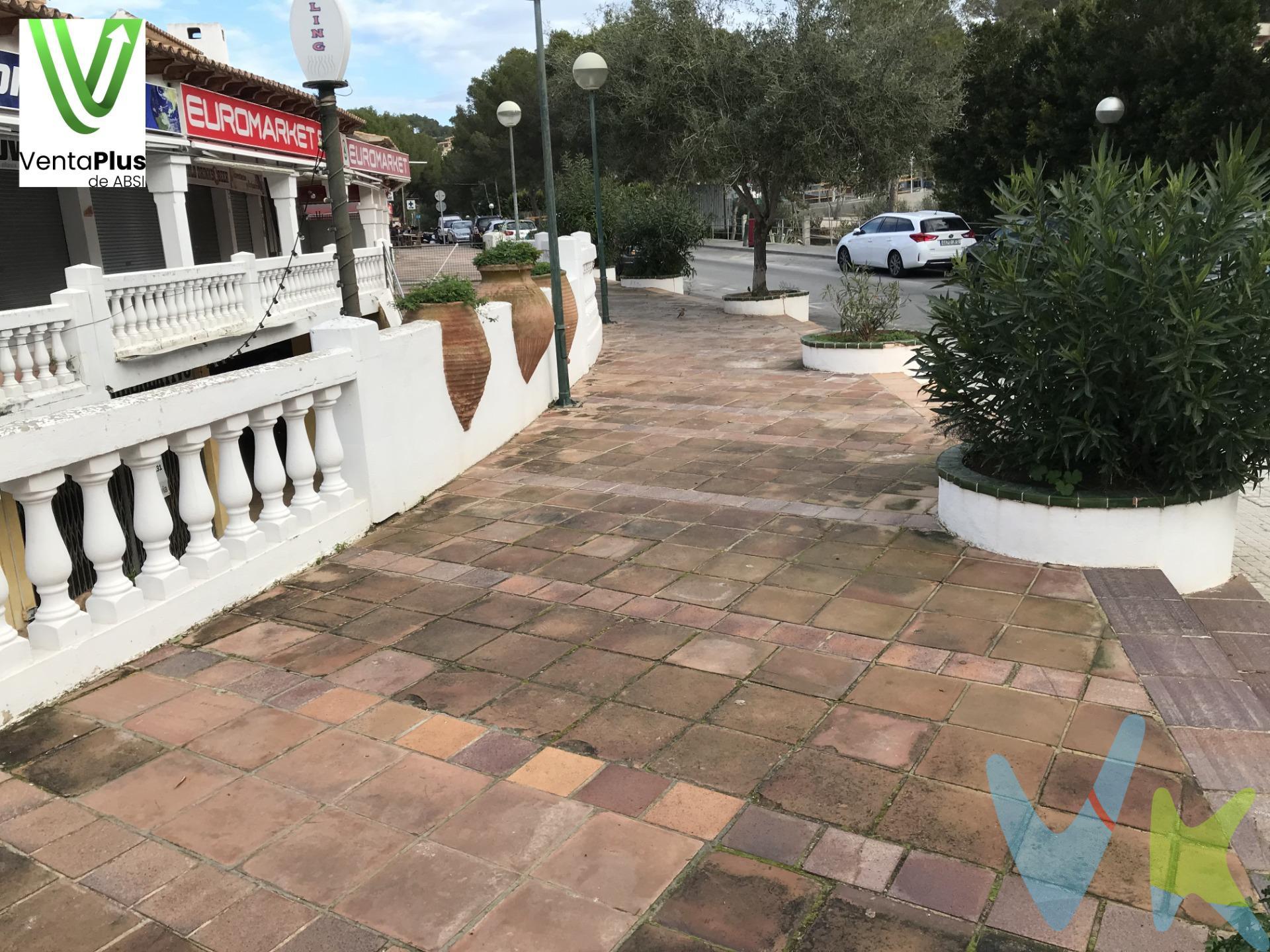 Se vende cafetería en Costa de la Calma  . Situado justo enfrente de un hotel lo que asegura actividad en verano aunque es una zona donde hay muchos residentes por lo que se puede ejercer la actividad todo el año.  . Tiene acceso al mar cercano. . Tiene unos 70m2 con una terraza en propiedad de unos 16m2 y otra de la comunidad en la que se pueden poner unas 4 mesas. Salida de humos y aparcamiento.  . Dispone de licencia del ayuntamiento. Se estudiarán ofertas y posibles facilidades de  pago. Este inmueble ha sido certificado por ABSI, (Agrupación Balear de Servicios Inmobiliarios) lo que significa que la agencia comercializadora ha supervisado la documentación necesaria para la compraventa y que el inmueble forma parte de la bolsa de propiedades en multi exclusiva ABSI.  .  .  .  .  . 