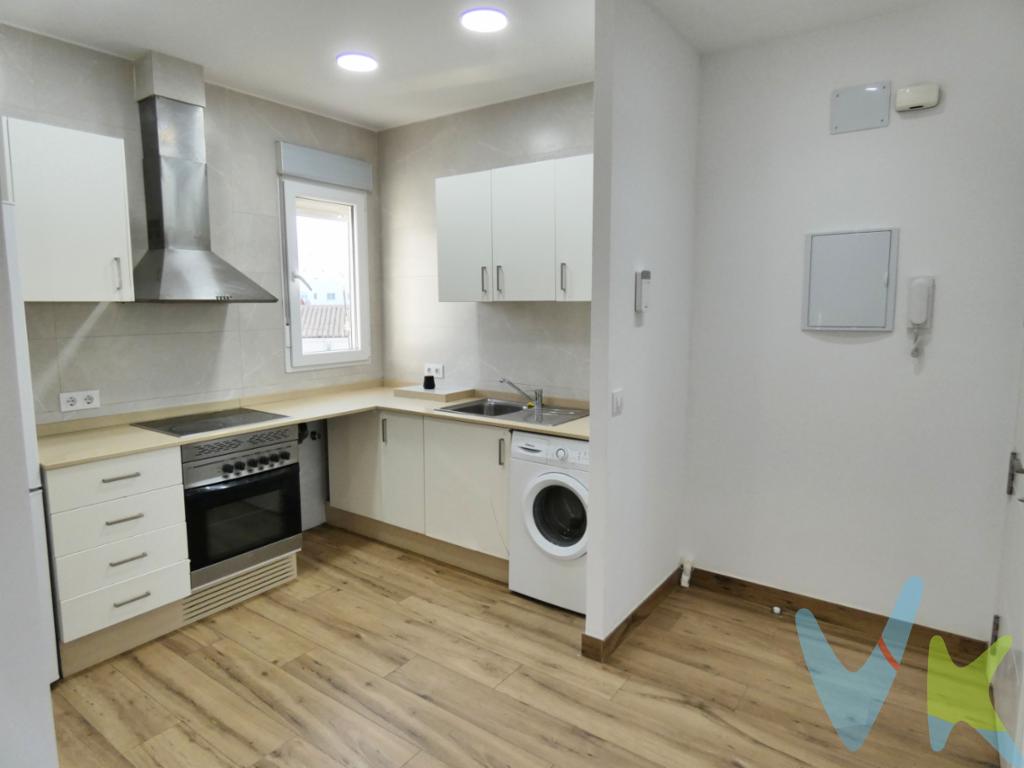 ¡Bienvenido a este piso reformado en Alboraya, donde la comodidad y el estilo se encuentran en plena armonía!  En este acogedor piso de 68 metros construidos y 63.9 metros útiles, descubrirás un perfecto equilibrio entre funcionalidad y diseño gracias a su distribución abierta. Situado en la planta 4, sin ascensor, de un edificio erigido en 1960, este inmueble destaca por su luminosidad y vistas despejadasLa vivienda consta de dos preciosas habitaciones (antes eran 3 habitaciones), ideales para una pareja joven o una pequeña familia en busca de su espacio personal. En cada rincón se respira tranquilidad, favoreciendo un ambiente ideal para descansar y desconectar del bullicio diario. El salón es amplio y acogedor (se le dió una de las habitaciones originales), una zona perfecta para pasar tiempo de calidad con familia y amigos. La cocina se encuentra integrada dentro del salón, está pensada para quienes aman cocinar y buscan eficiencia sin sacrificar estilo.La ubicación de este inmueble es inmejorable. Al encontrarse en la Zona Metro, ofrece una conectividad fabulosa, con paradas de metro y autobús a escasos minutos a pie, facilitándote el acceso rápido y sencillo a cualquier punto de la ciudad o áreas circundantes. La cercanía con el transporte público asegura una movilidad sin igual, ideal para quienes deben desplazarse diariamente por motivos laborales o académicos.Alboraya es un enclave que se caracteriza por su ambiente acogedor y una extensa oferta de servicios que hará que nunca te falte nada. Desde supermercados, tiendas locales hasta la proximidad a zonas recreativas y de ocio, todo está a tu disposición para vivir con la mayor comodidad. La cultura local y la gastronomía son un punto fuerte de esta área, asegurando una vida plena y satisfactoria para quienes decidan establecerse aquí.Este es el momento perfecto para dar el paso hacia tu nueva casa. No pierdas la oportunidad de visitar este maravilloso piso en venta, una opción que combina la mejor ubicación con un encanto inigualable. Te invitamos a que conozcas cada detalle de esta vivienda para que compruebes por ti mismo todo lo que tiene para ofrecerte. Estamos seguros de que te cautivará desde el primer momento. Contáctanos para concertar una visita. Estamos a tu disposición para ofrecerte toda la información adicional que puedas necesitar. ¡Ven a descubrir tu futuro hogar ahora mismo!--------Agencia Registrada con el Nº 2960 en el Registro Obligatorio de Agentes Inmobiliarios de la Comunitat Valenciana, según el DECRETO 98/2022, de 29 de julio, del Consell, por el que se regula el Registro de Agentes de Intermediación Inmobiliaria de la Comunitat Valenciana.    La documentación del inmueble ha sido revisada y estimamos que reúne todos los requisitos necesarios para ser comercializado.    El precio ofertado no incluye impuestos, gastos de compraventa ni honorarios de la agencia inmobiliaria.    Las medidas aquí expuestas han sido obtenidas del Catastro.    El anuncio no es vinculante, puede contener errores.    ¿Tienes alguna duda? Consúltanos.    ***    Los vendedores han confiado en este equipo para gestionar la venta del inmueble de forma exclusiva. Como no puede ser de otra forma, garantizamos un servicio de calidad, actuando en todo momento de forma transparente, ética y profesional. Así pues, se ruega la no interferencia de terceros, y sobre todo, no molestar a los propietarios, a los ocupantes del inmueble o a los vecinos. Muchas gracias por tu comprensión.