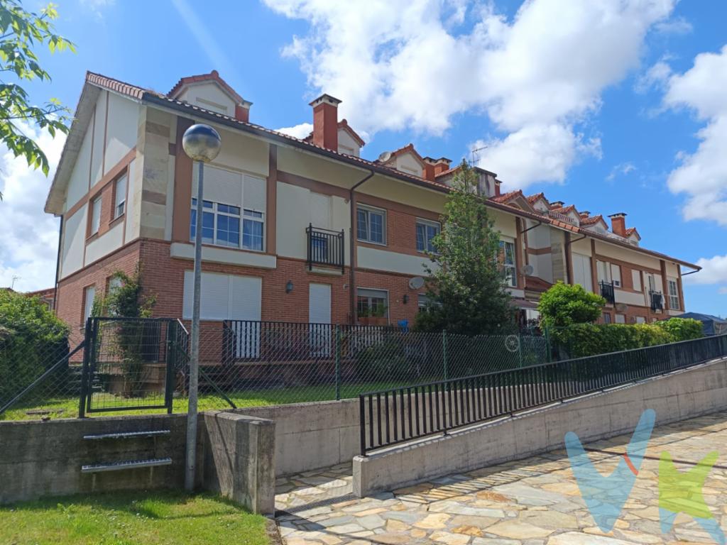 ¡¡ATENCIÓN!!¡¡PRECIOSO PISO EN VENTA en urbanización con PISCINA en Castañeda!!Este fantástico y coqueto piso, muy LUMINOSO, en el que el salón posee un gran VENTANAL, cuenta con 2 habitaciones y baño completo con ducha.Su COCINA independiente y COMPLETAMENTE EQUIPADA se presenta como el lugar idóneo para preparar deliciosas comidas y disfrutar de momentos inolvidables.Además, cuenta con asceso a la PISCINA COMUNITARIA, que harán las delicias de niños y mayores en las jornadas estivales.Adicionalmente, e incluidos en el precio, el piso incluye un GARAJE Y UN TRASTERO, lo que garantiza que su vehículo esté siempre seguro y a salvo, y le permitirá conservar el orden y la organización a lo largo del hogar.Este edificio cuenta también con un ascensor, facilitando el acceso a la vivienda desde el garaje y haciendo la vida diaria mucho más cómoda. Es el hogar ideal para parejas, pequeños núcleos familiares o incluso para aquellos que buscan una segunda residencia en un entorno único y encantador. ¡¡Este piso tiene todo lo que necesitas!! ¡¡Rodeado de naturaleza, en un entorno único de tranquildad, pero a 2 minutos de la autovía!! ¡¡Los esperamos con la certeza de que encontrarán en este piso el hogar que siempre han deseado!!Al comprador se le cobrarán gastos de gestión.Los precios mostrados no incluyen impuestos, gastos de compraventa ni financiación.  
