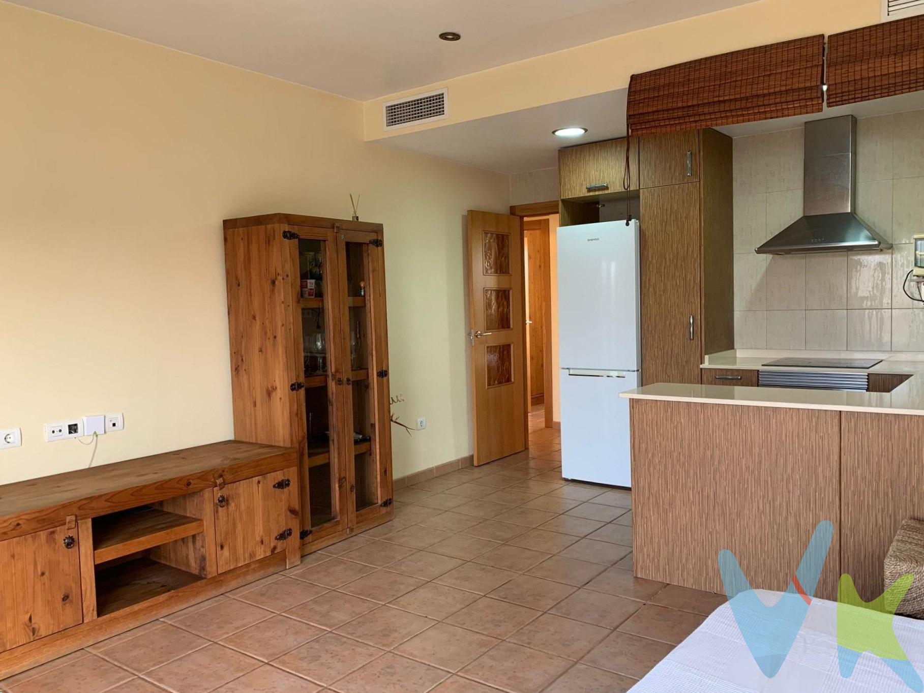 Crea el hogar que siempre has soñado en este coqueto piso en la zona de Los Torraos (Ceutí), una zona muy tranquila, dispone de 2 habitaciones con armarios empotrados, baño completo con pie de ducha, salón/cocina muy luminoso y buena orientación. Dispone de trastero (servicio de lavadora y armario para el orden) situado en la terraza comunitaria y plaza de garaje. Tiene todo tipo de servicios alrededor (Restaurante, Centro de salud, parques infantiles y Fisio). ¡¡Anímate y ven a visitarlo!!. Cuando te pongas en contacto con nosotros te informaremos de los gastos que no están incluidos en el precio, gastos de compraventa y honorarios de agencia y te ayudaremos para que tu proceso de compra con nosotros se convierta en. Calma: Estado ideal de tranquilidad que tendrás al comprar tu casa con nosotros. Por último, te vamos a contar una cosa: Los propietarios han confiado en exclusiva en nosotros y nos han contratado en exclusiva para que les ayudemos a vender uno de sus bienes más preciados, su casa, su hogar. Esto para ti, como comprador, será una garantía ya que tendrás acceso a un servicio de calidad, un trato fácil, sencillo y sin interferencias de terceros. Por eso, te vamos a pedir un favor, habla con nosotros, no los molestes, te vamos a ayudar en caso de interés en todo el proceso y te vamos a facilitar toda la documentación e información que precises. Como ya te habíamos dicho, ¡ Un servicio de calidad!