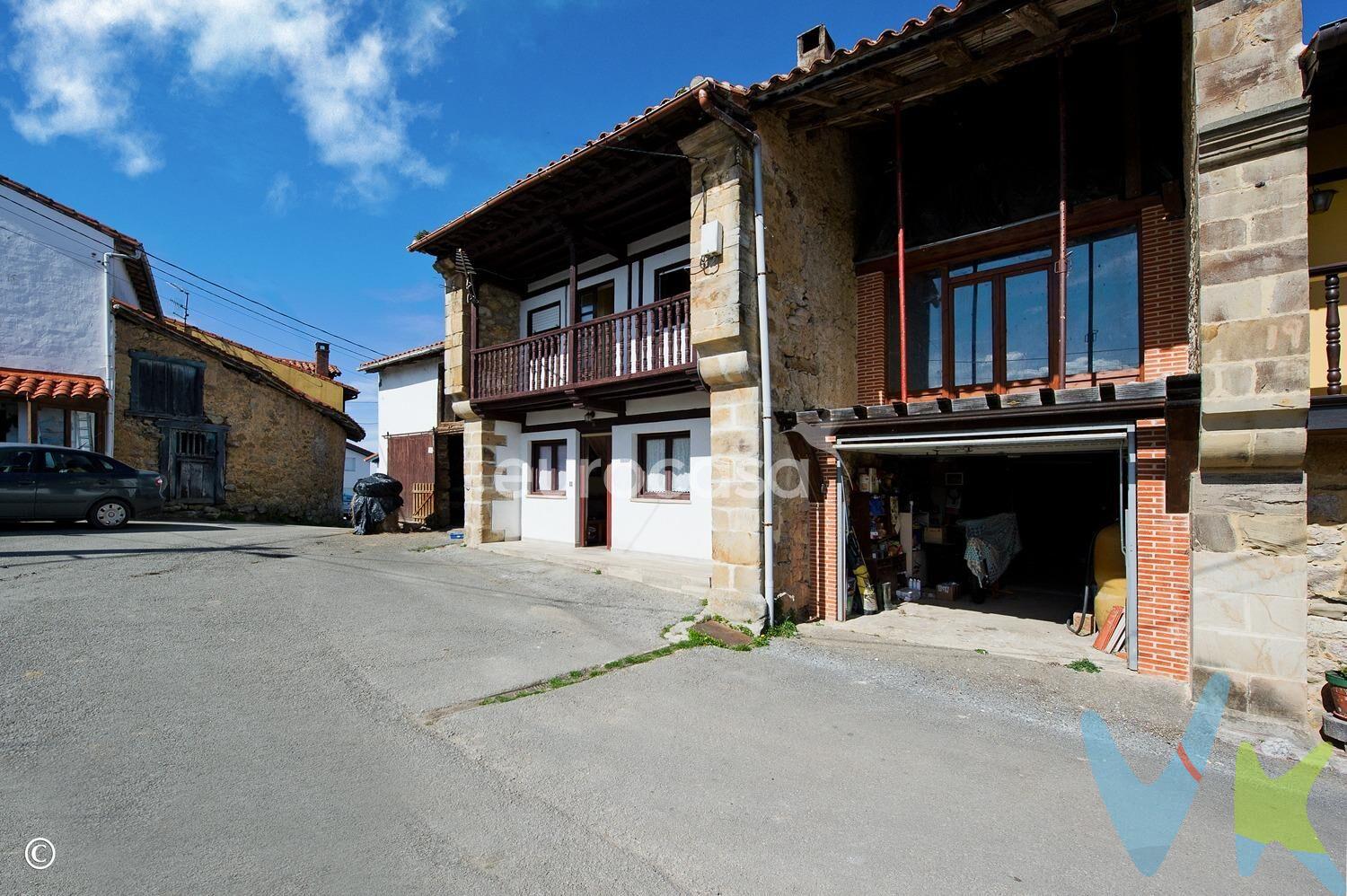 DESPERTAD VUESTROS SENTIDOS. En el pueblo de El Tejo, en Valdáliga, rodeado de naturaleza y a tan sólo unos kilómetros de las mejores playas de la zona occidental de Cantabria, Comillas, Oyambre, etc, se encuentra este inmueble que está destinado a convertirse en vuestro refugio. Aunque se encuentra para reforma total, la posibilidad de acondicionar los espacios a vuestras necesidades es un aliciente más para veniros a El Tejo y estimulad vuestros sentidos. Las vistas a las montañas, el olor a hierba recién segada, escuchar los pájaros en primavera, degustar los platos tradicionales cántabros y sentir el tacto de las piedras que forman parte de este inmueble. Esta edificación con orientación sur-norte, tiene una superficie de aproximadamente 140 m2 y, actualmente, está repartido en dos plantas, aunque tiene posibilidades de ampliación a una planta más. ¡Venid, descubrid este inmueble y despertad vuestros sentidos!. 