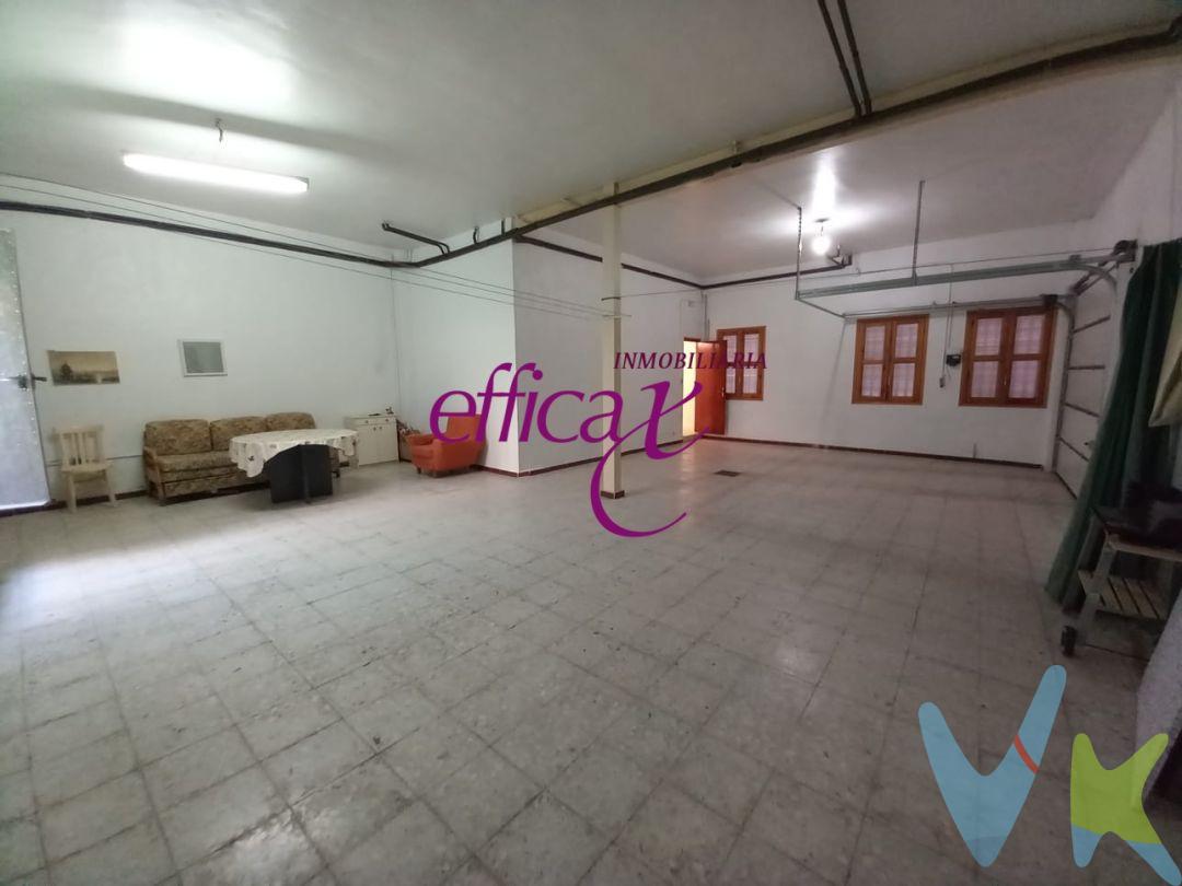 
Casa en venta en Torrijos
Tu oportunidad para vivir en el centro de Torrijos ha llegado. Esta casa de 2 habitaciones te ofrece todas las comodidades que necesitas.
La propiedad cuenta con un amplio salón-comedor y un baño completo, cocina  y también cuenta con una despensa. Además, tiene un garaje con capacidad para 3 coches , con  puerta automática para mayor seguridad.
En el patio, podrás disfrutar de un aseo y de un espacio perfecto para relajarte al aire libre. La calefacción es de gasoil, lo que te asegura un ambiente cálido en los meses más fríos.
Con una superficie de 100 metros útiles,  esta casa se encuentra en buen estado de conservación y está lista para que comiences a disfrutar de ella.
No pierdas la oportunidad de vivir en una zona céntrica y con todas las comodidades que necesitas. ¡Contáctanos hoy mismo para visitar esta casa perfecta para ti!
La compra de este inmueble conlleva un servicio de formalización y gestión de la compraventa para el comprador, cuyo coste no esta incluido en el precio publicado.
Se le informara de todos los gastos asociados a la compraventa antes de la reserva para que usted compre con la maxima seguridad, tranquilidad y transparencia.

 
 
 