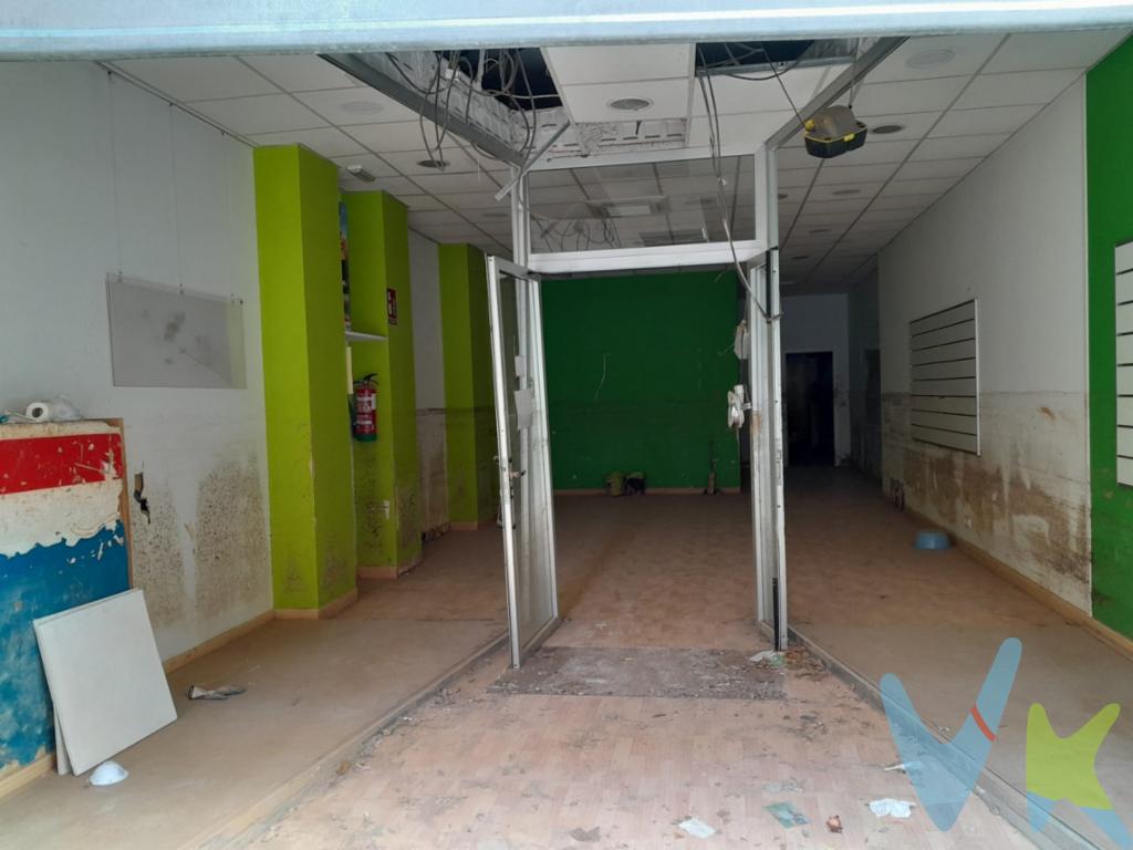 Local comercial AMPLIO, en zona de mucho paso de gente entre el ambulatorio y el Mercado de Av de la Concordia, rodeado de todos los servicios necesarios: transporte público, supermercado, colegio, parques infantiles, comercios de barrio, etc.... DISTRIBUCIÓN: 146,48mts² construidos zonas amplias destinadas a comerciozona para almacén1 aseotechos desmontablesaltillo  LLÁMANOS PARA MÁS INFORMACIÓN. LOS IMPUESTOS, GASTOS DE NOTARÍA, REGISTRO Y GASTOS DE AGENCIA NO ESTÁN INCLUIDOS EN EL PRECIO DE VENTA.          