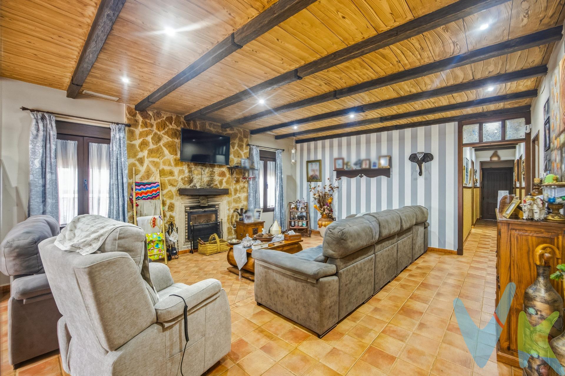 Descubre este impresionante chalet ubicado en una tranquila zona residencial de Chiclana de la Frontera, específicamente en Pinar de los Franceses. Con un precio atractivo de 379,900€, esta propiedad cuenta con una generosa superficie construida que alcanza los 533 m² y se sitúa sobre un extenso terreno parcelado que abarca 2,200 m². El chalet ofrece cuatro amplias habitaciones dobles ideales para familias o como espacio adicional para huéspedes. Además, dispone de tres baños completos diseñados con buen gusto y funcionalidad.En el exterior podrás disfrutar del amplio jardín privado donde tendrás múltiples posibilidades; desde crear tu propio oasis personal hasta realizar reuniones familiares al aire libre.Los espacios interiores son luminosos y bien distribuidos permitiendo aprovechar cada rincón del hogar.Esta es una oportunidad excepcional tanto si buscas residir en una zona tranquila  como si deseas tener un lugar vacacional.Si estás interesado por favor contacta ahora mismo. Comercializamos este inmueble en exclusiva, lo que le garantiza el acceso a toda la información y un servicio de calidad. En cumplimiento del Decreto de la Junta de Andalucía 218/2005 del 11 de Octubre, se informa al cliente que los gastos notariales, registrales,honorarios, ITP y otros gastos inherentes a la compraventa no están incluidos en el precio. Igualmente disponemos de un Seguro de Caución para garantizar las cantidades entregadas a nuestra Agencia en concepto de Reserva y/o Arras. impuestos y gastos de la compraventa. El comprador puede consultar de forma oficial los impuestos aplicables (ITP, AJD, etc.) en la web de la Junta de Andalucía:. https://www.juntadeandalucia.es/organismos/economiahaciendayfondoseuropeos/areas/tributos-juego/tributos/paginas/impuestos-cedidos-transmisiones.html. Si tiene cualquier duda sobre los gastos de la compraventa, llámenos y estaremos encantados de asesorarle de forma clara y personalizada. . . 