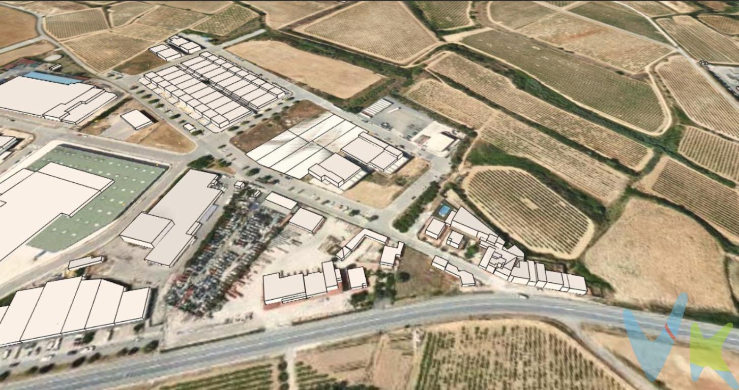 En venta parcela industrial en una ubicación excelente...Desarrollo industrial y comercial en una ubicación estratégica: parcela de 692m2, designada para la construcción industrial. Situada en una excelente zona industrial, se encuentra adyacente a la N-340, a tan solo 50 minutos del puerto de Barcelona, a 35 minutos del aeropuerto de Josep Tarradellas y a 45 minutos de Tarragona...Regulada según el Artículo 268 - Zona de Industria, clave 7A del Plan de Ordenación Urbanística Municipal (POUM) de Avinyonet del Penedès. La edificación máxima permitida en la parcela es del 70%, con un límite de dos plantas (planta baja + planta piso) y una altura máxima de 9 metros...Los usos autorizados incluyen, entre otros:..Industria I.Actividades agrícolas y forestales.Almacén.Bodega.Oficinas y servicios.Cría de animales.Espacios religiosos.Asociativos.Sanitario-asistencial.Educativo.Estación de servicio o aparcamiento.Restaurantes..Esta oportunidad ofrece un entorno propicio para el desarrollo de diversas actividades industriales y comerciales, respaldado por una infraestructura de transporte eficiente y la proximidad a importantes centros logísticos y económicos...Llámanos y te informamos de todo!..El precio en el anuncio no incluye impuestos de compra (ITP, IVA , AJD), ni los gastos de Notaría y Registro de la Propiedad. La información visual y documental del anuncio no tiene carácter contractual y puede no ser del todo precisa. El mobiliario y el equipamiento que se muestra en las imágenes no está incluido en el precio de venta, a menos que se indique lo contrario.