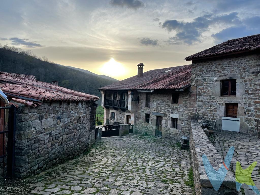 BÁRCENA MAYOR: UNA MARAVILLA PARA LOS SENTIDOS. En Bárcena Mayor, uno de los pueblos declarados más bonitos de España y uno de los más antiguos, se encuentra esta edificación que está destinada a convertirse en una auténtica casona. Este inmueble tiene una superficie de más de 200m2 y está repartido en dos plantas. Podrás acondicionar los espacios a tus necesidades para conseguir una vivienda cómoda y confortable y tener tu propio espacio para disfrutar de este fantástico entorno natural. Esta localidad está ubicada en pleno Parque Natural Saja – Besaya, esa joya de la naturaleza formada por verdes bosques y montes, y arrullada por el sonido del río. Forma parte de un conjunto histórico artístico que parece estar detenido en el tiempo, con casas de estilo montañés en la que se combinan la piedra y la madera con mucho acierto, en un estilo tan típico como tradicional en Cantabria. Ven a formar parte de este encantador lugar y disfruta de este paraíso rodeado de naturaleza. 