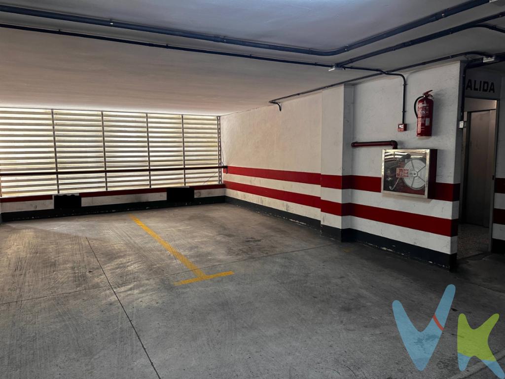 Olvídate del estrés de dar vueltas cada día buscando aparcamiento en una de las zonas más pobladas de Las Palmas. En pleno barrio de Schamann, ponemos a tu disposición una plaza de garaje muy bien ubicada, perfecta para quienes residen o trabajan en la zona y quieren asegurar su comodidad y tranquilidad. El espacio cuenta con fácil acceso y maniobra, ideal tanto para coches pequeños como medianos. Además, su precio altamente competitivo convierte esta plaza en una oportunidad difícil de igualar en el mercado. Especialmente pensada para vecinos del barrio, trabajadores de la zona o inversores que busquen rentabilidad mediante alquiler, esta plaza de garaje representa una solución práctica y segura en un entorno donde el aparcamiento es escaso. No esperes a que se adelante otro comprador: contáctanos y asegura tu plaza hoy mismo. "Algunas de las imágenes mostradas en este anuncio pueden no corresponderse de manera exacta con la realidad actual de la propiedad, y se incluyen únicamente con fines ilustrativos y orientativos. Este anuncio no constituye un documento contractual, por lo que los datos, precios y condiciones aquí reflejados pueden estar sujetos a modificaciones sin previo aviso.". 