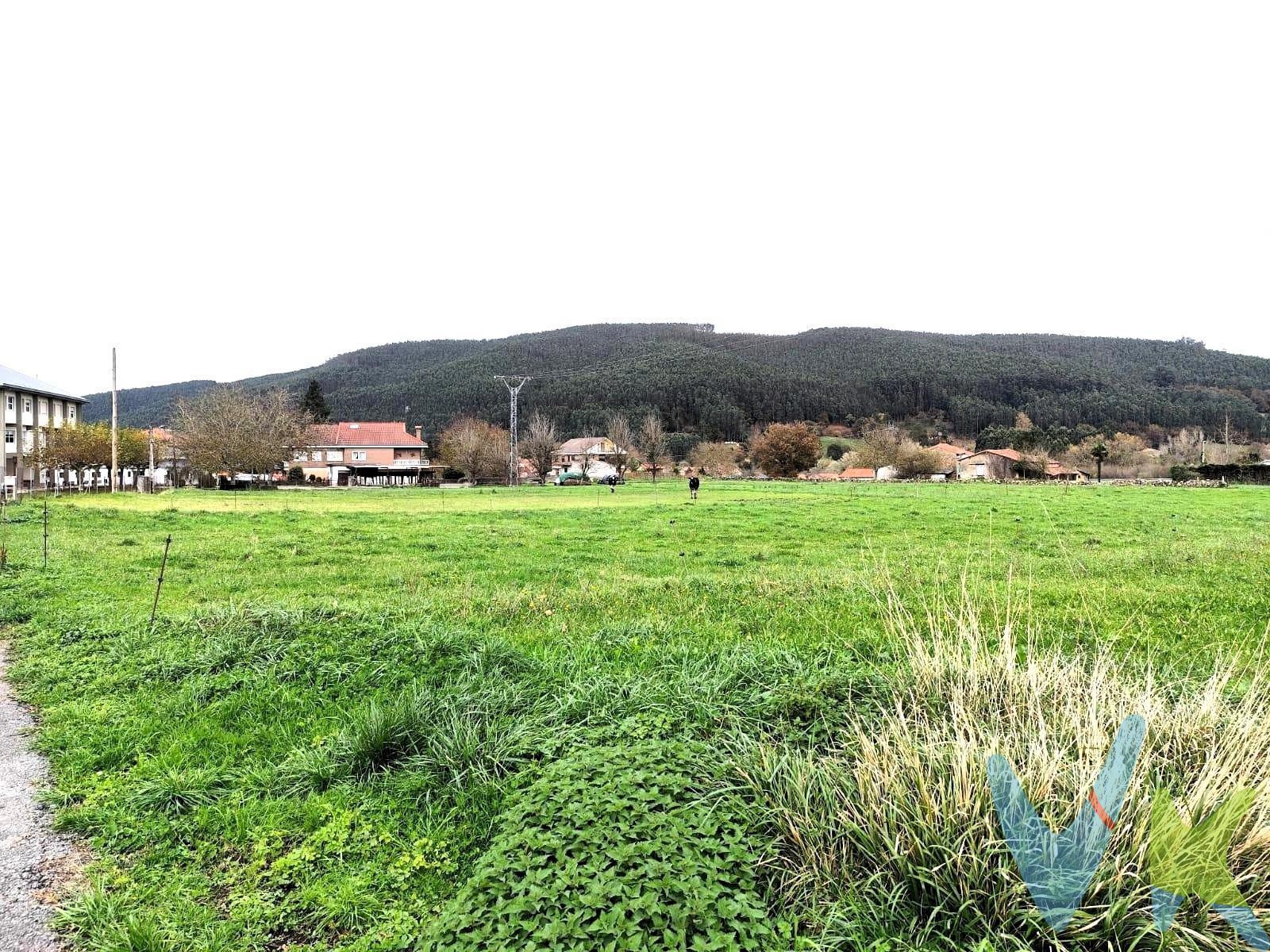 Descubre esta magnífica parcela edificable ubicada en el corazón de Castañeda. Un terreno soleado y llano que te brinda la oportunidad perfecta para construir la vivienda unifamiliar de tus sueños. Con servicios disponibles a pie de finca, disfrutarás del confort y la comodidad que mereces desde el primer día. Además, su excelente comunicación por carretera y autovía garantiza un acceso rápido a las principales ciudades cercanas, lo cual es ideal tanto si trabajas como si deseas explorar los encantos naturales de la región. . Edificabilidad del 10% te permite diseñar tu hogar personalizado mientras aprovechas al máximo cada rincón de este precioso espacio exterior con encanto rural pero cerca del bullicio urbano. ¡No pierdas esta oportunidad única para invertir en una vida tranquila rodeada por naturaleza!. . Impuestos, gastos de Notaria y Registro no están incluidos en el precio.