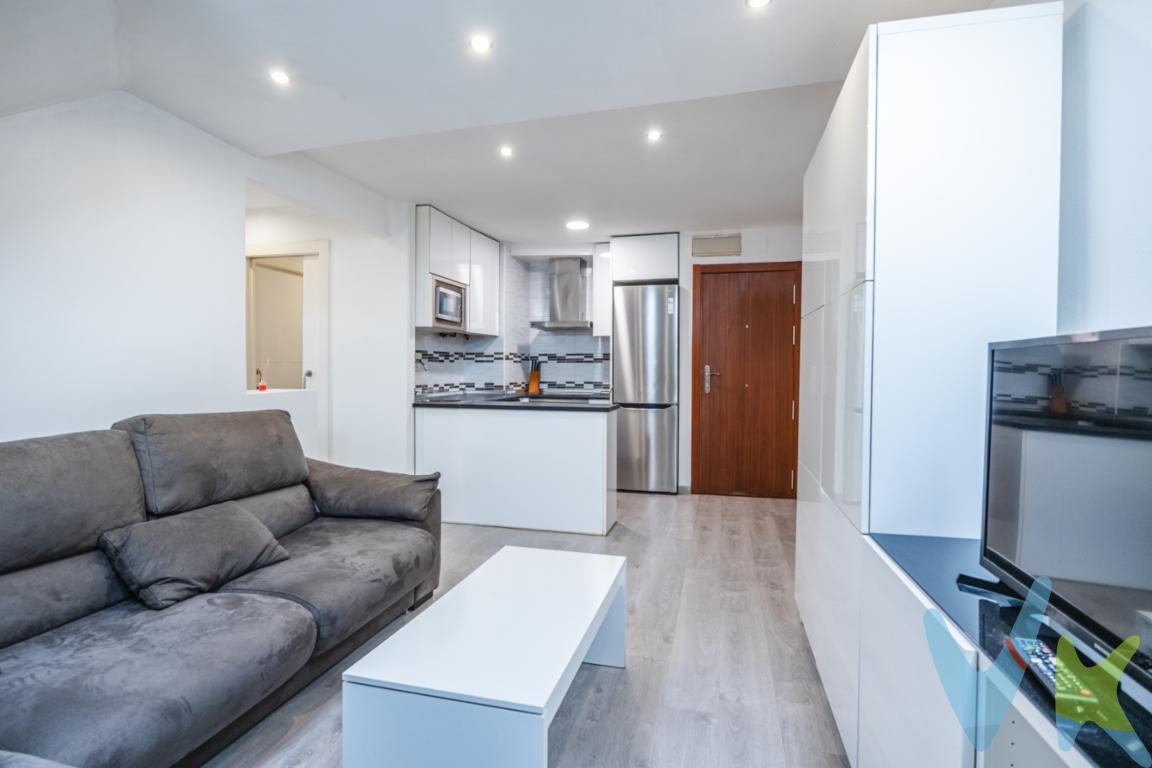  *******OPORTUNIDAD INVERSORES *******Precioso Atico completamente reformado semi-nuevo y listo para entrar a vivir. En la fuente de los cuatro caños. Corazón de la CORREDORIA .A escasos minutos del HUCA,.CORREDORIA ALTA . Con 2 plazas de garaje a las que se accede directamente desde el mismo edificio. Este apartamento cuenta con una superficie útil de 52 metros cuadrados, complementados por 55 metros construidos. Este espacio se distribuye de manera eficiente a través de una habitación elegante y funcional, concebida para asegurar el confort y la intimidad. Al ser un ático, disfruta de una luminosidad excepcional .El edificio está equipado con 2 ascensores,portal con 2 entradas ( por 2 calles distintas ) y acceso adaptado para facilitar la movilidad de quienes no lo tienen tan fácil.  Además, se incluye 2 plazas  de garaje, y trastero.  Un verdadero tesoro en zonas urbanas, que asegura la comodidad y la seguridad de contar con un espacio siempre disponible para el vehículo. La vivienda se convierte así en una solución ideal para aquellos que valoran tanto la tranquilidad del hogar como la practicidad en el día a día.Uno de los aspectos más destacados de este piso es su excelente conexión con el transporte público. A tan solo dos minutos a pie se encuentran tanto paradas de autobús como la estación de RENFE. Estas opciones de movilidad aseguran una comunicación ágil con el resto de la ciudad, ideal para desplazamientos tanto por motivos laborales como de ocio.Dispone de 2 plazas de garaje juntas a las que se accede desde el interior del edificio. También tiene un gran trastero. El agua entá incluída en la comunidad 60EUR ( que incluye también las 2 plazas de garaje ) y tiene un IBI de 127EUR al añoEste piso es la elección perfecta para solteros, parejas o inversores interesados en una propiedad de fácil mantenimiento y alto potencial en una zona en constante crecimiento. Las características de este ático no solo lo convierten en un lugar ideal para vivir, sino también en una inversión inteligente que podría aumentar su valor con el tiempo.Es ideal para ponerlo en alquiler desde el primer dia ya que está listo para entrar a vivir. LLÁMANOS SIN COMPROMISO 687 717 767 ¡Esperamos su visita para que descubra todo lo que este maravilloso piso tiene para ofrecer! Contacte con nosotros para más información y reserve su cita. 