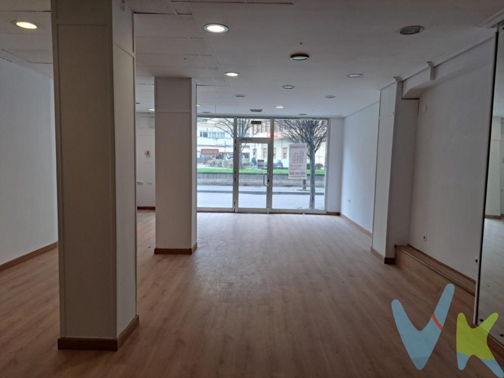 En el corazón de Gijón  se encuentra este atractivo local en venta que no puedes dejar pasar. Ubicado estratégicamente en una de las áreas más transitadas de la ciudad,  ofrece una excelente oportunidad para emprendedores y comerciantes que desean establecer su negocio en un área de alta visibilidad.El local cuenta con una superficie construida de 107,37 m² de los cuales 94,82 m² son utilizables, proporcionando un espacio diáfano y versátil para adaptar según las necesidades de tu negocio. Ya sea que pienses en abrir una tienda, una oficina o una galería, esta propiedad presenta características que pueden convertirla en el escenario perfecto para tu éxito comercial.Contar con una ubicación privilegiada en Gijón es crucial para cualquier establecimiento y este local ofrece justamente eso. Al estar rodeado de una amplia gama de servicios y comercios, genera un alto potencial de clientela local y visitante, hecho que maximiza las oportunidades de éxito.No dejes pasar la oportunidad de visitar este inmueble al contemplar su potencial. Es más que un simple local; es una plataforma desde la cual puedes construir tus sueños empresariales. Ya sea que busques expandir tu actual negocio o comenzar uno nuevo, este local en el Centro de Gijón ofrece todas las características necesarias para asegurar un futuro prometedor.Llámanos y te lo enseñaremos encantados!  En el precio del inmueble no se incluyen los gastos de Notaría, Registro e Impuestos asociados a la operación. 