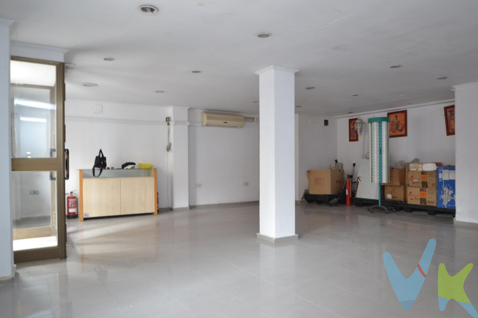 Local en venta en Camas (Sevilla). Local diáfano en venta de 60 m2 en Bda. Hiconsa en planta baja, zona muy comercial con amplio paso de peatones. Junto a colegios, farmacias, ayuntamiento, estanco, ferretería y múltiples establecimientos. . Si estás interesado en obtener más información sobre este local, no dudes en contactar con nosotros. Estaremos encantados de proporcionarte más detalles y responder a todas tus preguntas sin compromiso alguno. ¡No dejes pasar esta oportunidad !. En cumplimiento de las obligaciones de información previstas Disp. final 3ª de la Ley 10/2025, de 28 de diciembre, de servicios de atención a la clientela y transparencia, así como en la normativa sectorial vigente, y RD 218/2005 de Inf. de la Junta de Andalucía, el precio indicado no incluye los gastos e impuestos inherentes a la adquisición, los cuales se desglosan estimados o con posibilidad de calcularlos a continuación; los gastos más ajustados serán dados en el D.I.A. en la visita a inmuebles, o antes. *Gastos de Notaría: La Minuta se calculará según al arancel notarial oficial: Anexo I, del Real Decreto 1426/1989, de 17 de noviembre. Enlace: notariared.com/calculadora-gastos-compra-vivienda/. *Gastos de Registro de la Propiedad: La inscripción se facturará según el arancel oficial: ANEXO I, del Real Decreto 1427/1989, de 17 de noviembre. Igual enlace anterior . *Gastos de Gestión (Gestoría): Los honorarios por la tramitación administrativa, liquidación de impuestos e inscripción registral ascienden de forma estimativa a [363 € aprox.] (IVA incluido), aunque depende de cada caso, y su dificultad. *Honorarios Agencia del Vendedor: incluidos en el PVP. *Honorarios Agencia del comprador: La agencia prestará los servicios de información, asesoramiento y acompañamiento previstos en el Encargo de Servicios y en el D.I.A. Si solicita servicios adicionales o personalizados, sus honorarios serán informados previamente, de forma individualizada y por escrito, conforme a la libertad de pactos y a la normativa vigente. *Si necesita Financiación, su banco le informará. *Impuesto sobre Transmisiones Patrimoniales (ITP): Se aplicará el tipo impositivo vigente en Andalucía (generalmente el 7%, sin perjuicio de tipos reducidos del 6%. 3,5%,  etc,  aplicables según las circunstancias personales del comprador o las características del inmueble). El impuesto se devenga sobre el superior entre: 1.- Valor de Referencia de Catastro; y  2.- Precio de venta. Puede calcular su situación personal en el portal oficial de la A.T. de Andalucía. enlace: juntadeandalucia.es/organismos/economiahaciendayfondoseuropeos/areas/tributos-juego/tributos/paginas/impuestos-cedidos-transmisiones.html