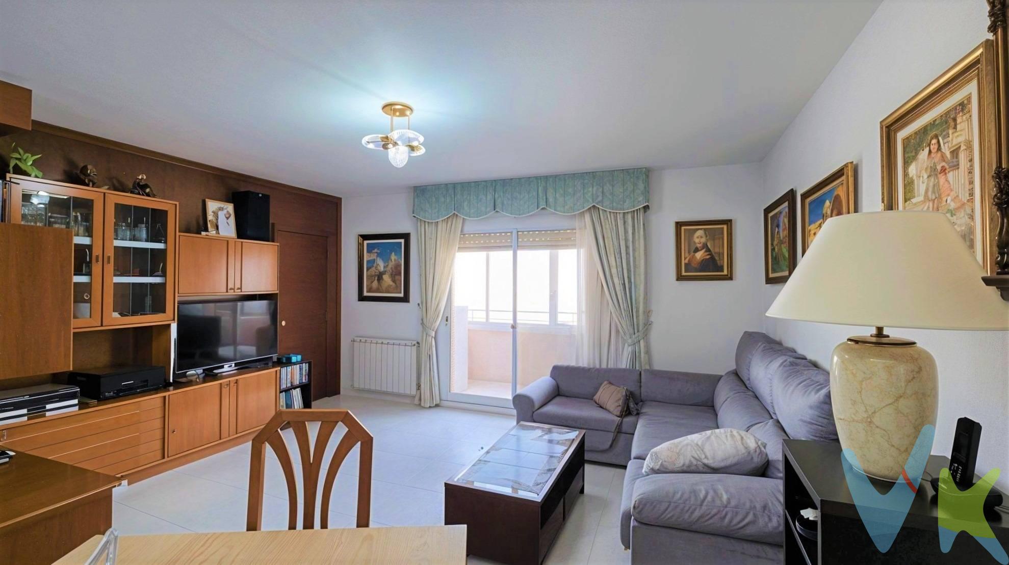 AMPLITUD Y PRACTICIDAD EN SANT BERNAT CALBÓ. Les ofrecemos, en exclusiva, esta vivienda de 100 m² que destaca por su generosa superficie y una distribución muy funcional, ideal para disfrutar de un hogar preparado para entrar a vivir. La vivienda se sitúa en un edificio muy bien cuidado, con una comunidad de vecinos excelente, y cuenta con la siguiente distribución y equipamiento:. - Salón luminoso con acceso a un balcón actualmente cerrado con correderas, fácilmente convertible en espacio abierto. - Tres espaciosos dormitorios, todos ellos equipados con armarios de gran capacidad, disponiendo de mucho espacio de almacenaje. - Baño completo con ducha. - Cocina práctica con salida a una galería habilitada como zona de lavandería. - Calefacción de gas natural con elementos en todas las estancias. - Suelos de gres. - Carpintería exterior de aluminio. Por si fuera poco, el inmueble se ubica en  una zona con todos los servicios y que, además, conecta con las salidas de la ciudad.. Un piso pensado para quienes buscan amplitud y confort. No lo duden y contáctennos para realizar una visita, les atenderemos encantados. VIVIENDA VPO. 