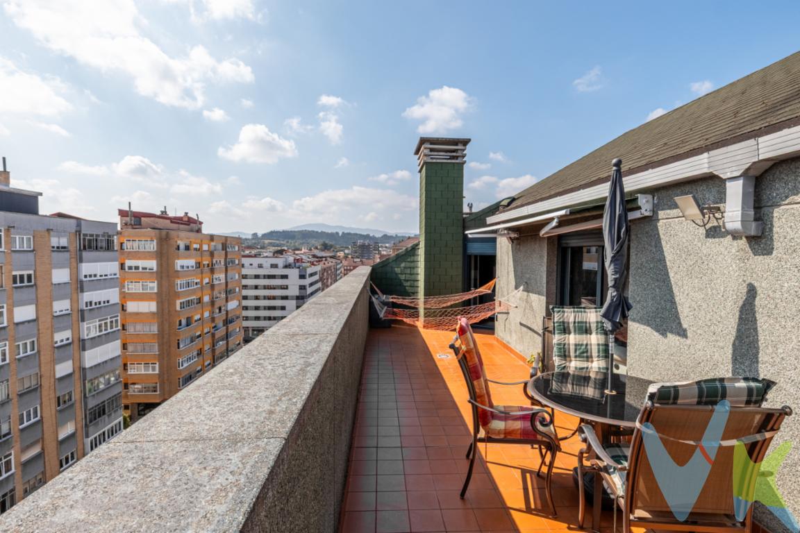  Se presenta una magnífica oportunidad para adquirir un acogedor ático en Piedras Blancas. Este precioso piso, ubicado en la séptima planta de un edificio moderno construido en el año 2001, atrae tanto por su excelente distribución como por sus prestaciones. Este inmueble en venta es ideal para aquellos que buscan confort y tranquilidad en un entorno urbano accesible.Con una superficie útil de 62,53 metros cuadrados, este acogedor ático cuenta con dos habitaciones bien iluminadas que ofrecen el espacio perfecto para una pareja, una familia pequeña o incluso para convertir una de ellas en oficina o espacio de trabajo. La amplitud construida asciende a 82,83 metros cuadrados, asegurando una distribución eficiente y práctica de cada rincón de la vivienda.El piso cuenta con un acogedor salón  que invita a disfrutar de agradables veladas con familia. La cocina, equipada y funcional, está diseñada para satisfacer todas las necesidades diarias con comodidad y estilo. Tanto el diseño del espacio como la calidad de sus acabados destacan a primera vista, garantizando una experiencia de vida inmejorable.Vivir en un ático como este provee de una luminosidad espectacular, gracias a su ubicación en la planta superior del edificio y a sus amplias ventanas que permiten el paso de luz natural durante todo el día. A esto se suma una vista despejada a un parque y esto uno de los mayores atractivos del inmueble.La propiedad ofrece, además, una plaza de garaje doble incluida en el precio,  con armarios que también se utiliza como trastero, un recurso que asegura tanto el orden como la comodidad para estacionar. Asimismo, el edificio cuenta con ascensor, lo que facilita el acceso al piso en la séptima planta sin complicaciones.El entorno del inmueble se encuentra excelentemente comunicado. La proximidad a paradas de tren y autobús facilita la movilidad y conexiones rápidas con otras áreas, ofreciendo una localización perfecta para aquellas personas que valoran la conveniencia del transporte público. Los servicios esenciales como supermercados, colegios, centros de salud y comercios están cercanos al edificio, lo que garantiza una vida práctica para sus futuros propietarios.Además su ubicación es envidiable, a 30 minutos de Gijón, a 10 del aeropuerto, rodeado de zonas verdes y cercano a las playas de Salina y Santa María del Mar.Ya sea que busques una nueva residencia principal o una propiedad con potencial de inversión, este ático representa una opción insuperable en el mercado actual. Su combinación de características, ubicación y precio competitivo lo hacen irresistible para cualquier interesado en la zona de Piedras Blancas.No dejes pasar esta oportunidad única de visitar este inmueble para comenzar una nueva etapa en tu vida. Te invitamos a programar una visita para que puedas comprobar personalmente todas las ventajas que este piso te ofrece. Contáctanos hoy mismo para más detalles y permítenos ayudarte en cada paso del proceso de compra. 
