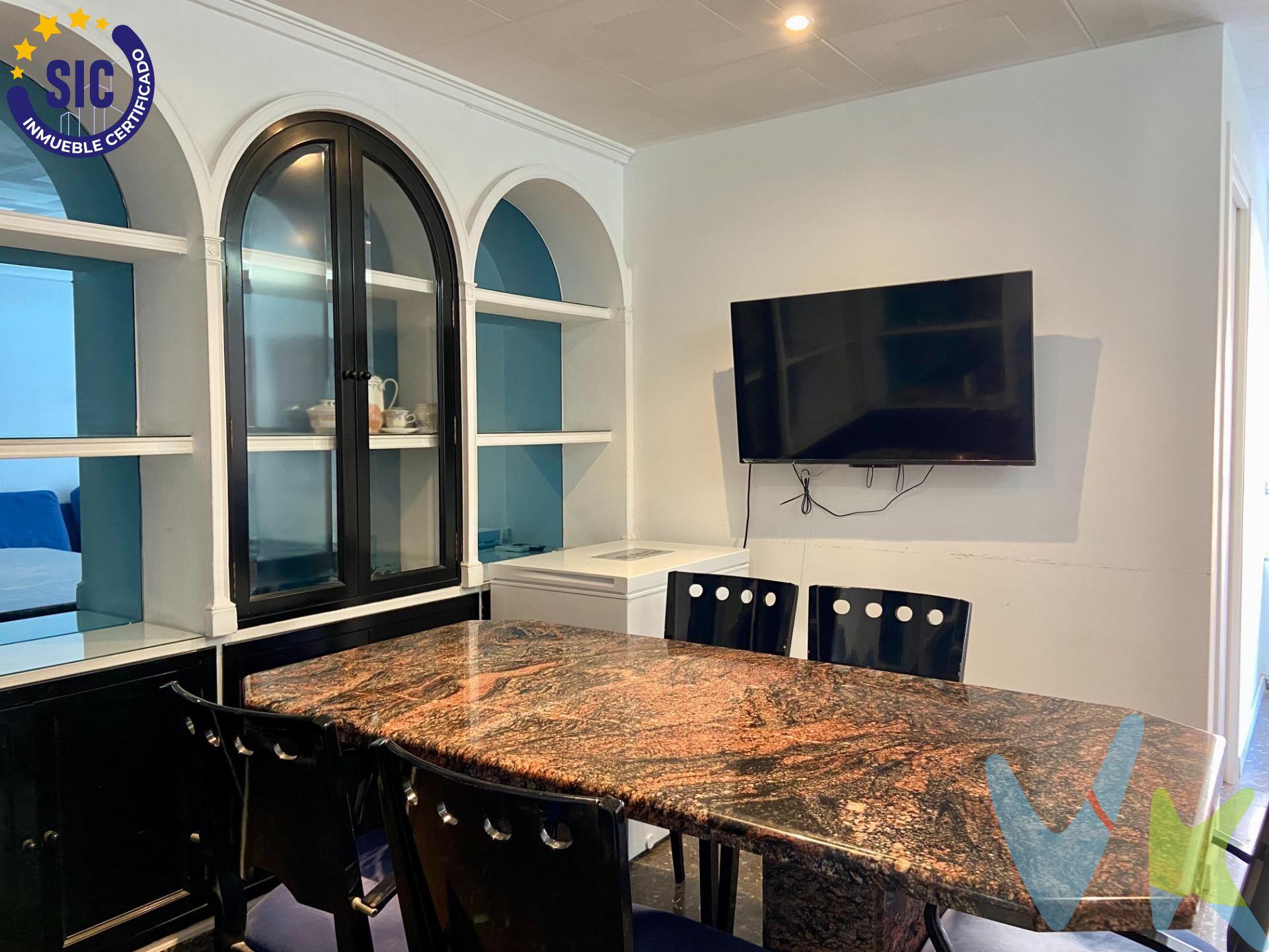 Esta vivienda se sitúa en una segunda planta exterior con balcón, en una de las zonas más demandadas de Camins al Grau, por su cercanía al centro y su excelente calidad de vida. Destaca por su amplitud y magnífica distribución, ideal tanto para uso residencial como para inversión. Cuenta con 5 habitaciones, 2 baños completos, un salón luminoso con salida al balcón, cocina independiente y lavadero. Su orientación frontal aporta una excelente entrada de luz natural, creando espacios agradables y funcionales. Es una opción muy atractiva para inversores, ya que permite mantener la distribución actual y obtener rentabilidad inmediata mediante alquiler por habitaciones, un modelo con alta demanda en la zona. Al mismo tiempo, es perfecta para familias o particulares que buscan una vivienda espaciosa y con posibilidades de reforma y personalización, adaptándola a su estilo y necesidades. Se trata de un inmueble versátil, que encaja con distintos perfiles: inversores que priorizan ingresos estables, familias que necesitan espacio, grupos que desean convivir cómodamente o compradores que quieren transformar la vivienda en su hogar ideal. La ubicación es uno de sus grandes valores: a pocos minutos del Jardín del Turia y muy próxima a la Ciudad de las Artes y las Ciencias, rodeada de todos los servicios necesarios como supermercados, centros educativos, centros de salud, instalaciones deportivas, comercios de barrio y excelente conexión en transporte público con el resto de Valencia. Una propiedad que destaca por su ubicación estratégica, amplitud y enorme potencial, ideal tanto para invertir como para crear un proyecto de vivienda propio. 📞 Contáctanos y te contamos todos los detalles en una visita. VENTA:. PVP 327.000€.  Gastos e impuestos no incluidos en el precio. La compra conlleva impuestos y gastos de formalización para el comprador. A título orientativo se informa que en segundas transmisiones el  ITP  con carácter general en  Valencia  es del  10%, pudiendo existir otros tipos impositivos atendiendo a  las circunstancias  personales del comprador u otras circunstancias previstas legalmente. Base imponible del impuesto el mayor valor entre el precio de compraventa, la tasación o el valor de referencia catastral. En cuanto a los gastos de  notaría y registro, en su caso,  suelen oscilar aprox; entre 1,5% y 2,5% (aranceles variables según precio, n.º de copias y complejidad). El comprador elige notario. Si el comprador precisase de  hipoteca: tasación, condiciones y costes bancarios serán según entidad elegida por el comprador, así como los gastos de gestoría, y cualesquiera otros gastos inherentes a la formalización de la compraventa que legalmente correspondan a la parte compradora, salvo pacto expreso en contrario con el vendedor. El consumidor tiene,  conforme a la normativa vigente, a su disposición información y documentación adicional relativa al inmueble y condiciones de la compraventa, que podrá ser consultada en C/Joaquín Costa 4, bajo 46005 Valencia o urbe2@remax.es. Honorarios de mediación inmobiliaria a cargo del  COMPRADOR: (3% del precio final de venta más IVA (21%), salvo otro pacto.); y  de VENDEDOR (según acuerdo con el mismo). . Se informa al consumidor que la agencia actúa como intermediaria inmobiliaria en la operación, estando cualquier eventual compraventa y sus condiciones sujeta a la aceptación expresa del propietario-vendedor y a la posterior formalización del correspondiente contrato.