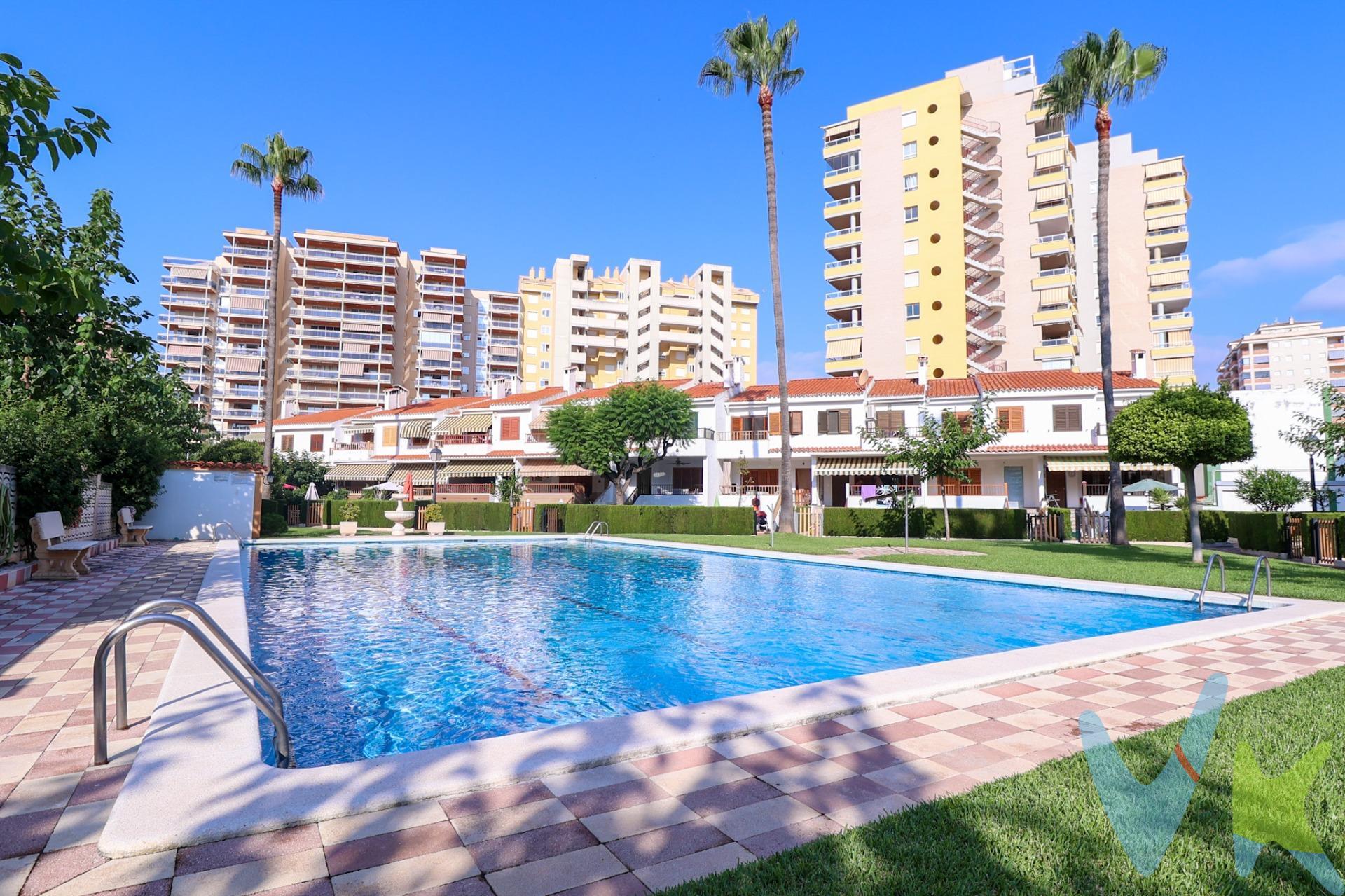Te presentamos esta vivienda unifamiliar ubicada en un residencial exclusivo entre las playas de la Concha y Morro de Gos. Un lugar perfecto para aquellos que buscan un hogar relajado y funcional. La vivienda esta distribuida en sótano y dos plantas. En el sótano nos encontramos con un amplio garaje con acceso directo a la primera planta de la vivienda donde tenemos un aseo, una gran cocina con galería para crear tu zona perfecta de lavado, un espacioso salón comedor con salida a una maravillosa terraza donde podrás disfrutar desde un agradable desayuno a una velada con amigos o familiares. Además tiene una zona ajardinada que invita al relax y con paso directo a la piscina. En la segunda planta contamos con dos habitaciones simples, dos habitaciones dobles, una de ellas con terraza y vistas al residencial y todas con armarios espaciosos armarios empotrados y un baño completo con bañera. Sumado a todo esto, el residencial cuenta con piscina comunitaria y pista de frontón para practicar deporte y divertirte. No te lo imagines más y ven a visitarlo!!!!!!!
