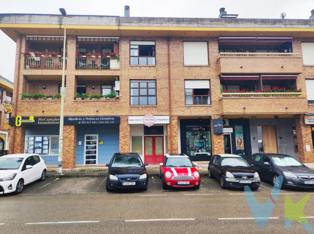  ¡Oportunidad única de inversión en el corazón de Sarón!Presentamos a la VENTA un estupendo LOCAL COMERCIAL con una ubicación inmejorable.Este local cuenta con unos 30 metros construidos y consta de un pequeño almacén, un aseo, y el espacio comercial.Una de las mayores ventajas del local es su estratégica ubicación en Sarón, con negocios a su alrededor, y con una parada de autobús cercana.Al adquirir este local, no solo se asegura un espacio físico, sino también una oportunidad de crecimiento y prosperidad en una localidad en constante crecimiento como es Sarón. La inversión en un local comercial con estas características promete rendimientos a largo plazo, convirtiéndose en una elección inteligente para quienes buscan una inversión segura y rentable.Por todo lo mencionado, animamos a todos aquellos interesados en dar un paso adelante en el mundo de los negocios a considerar esta oferta. ¡¡¡¡LES ESTAREMOS ESPERANDO PARA ENSEÑÁRSELO!!!